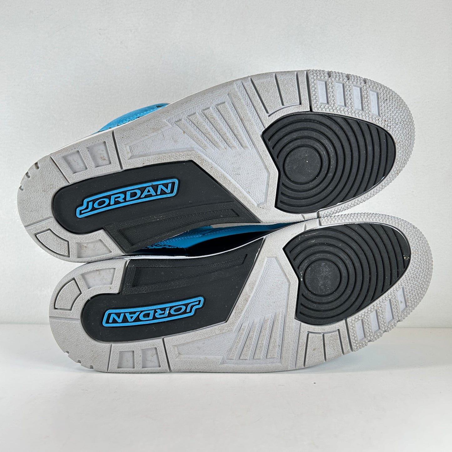 136064 406 Jordan 3 Retro Powder Blue [USED]  - 10.5 M (Used)