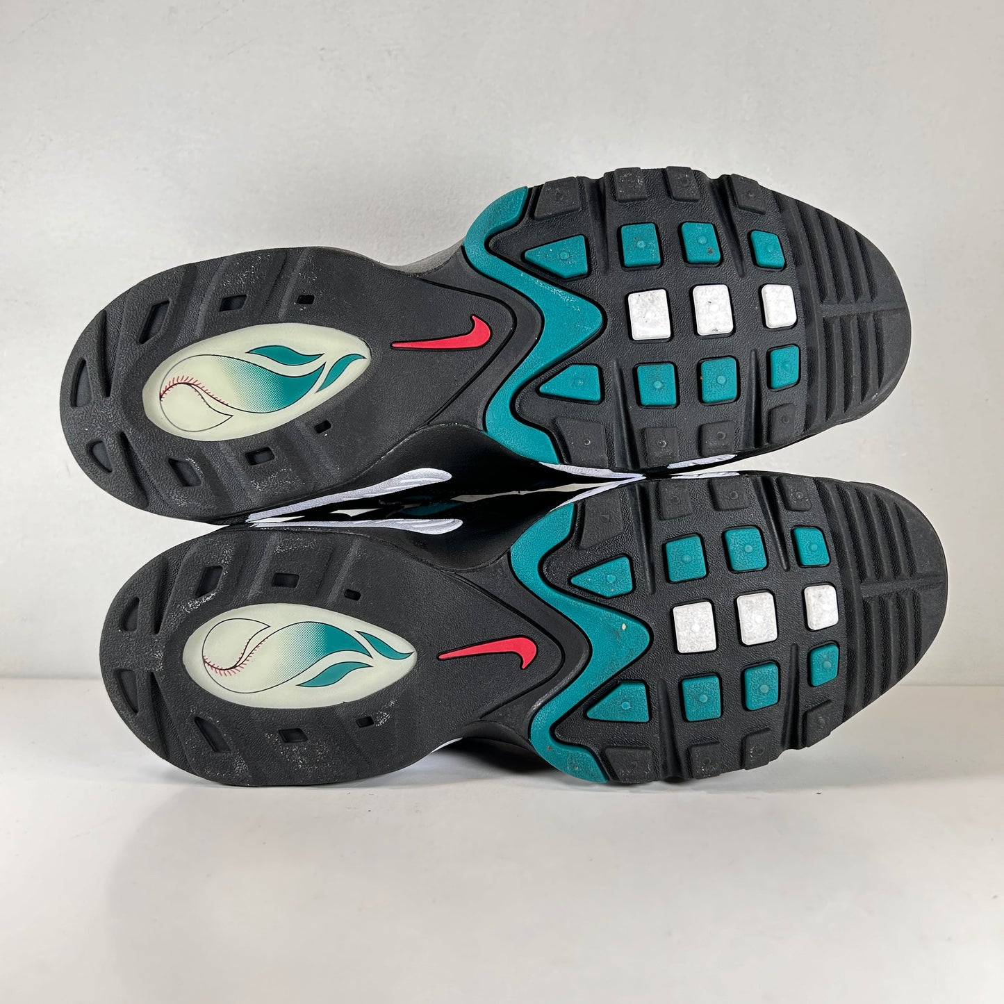 354912 005 Nike Air Griffey Max 1 Freshwater (2011) [USED] - 10.5 M (Used)