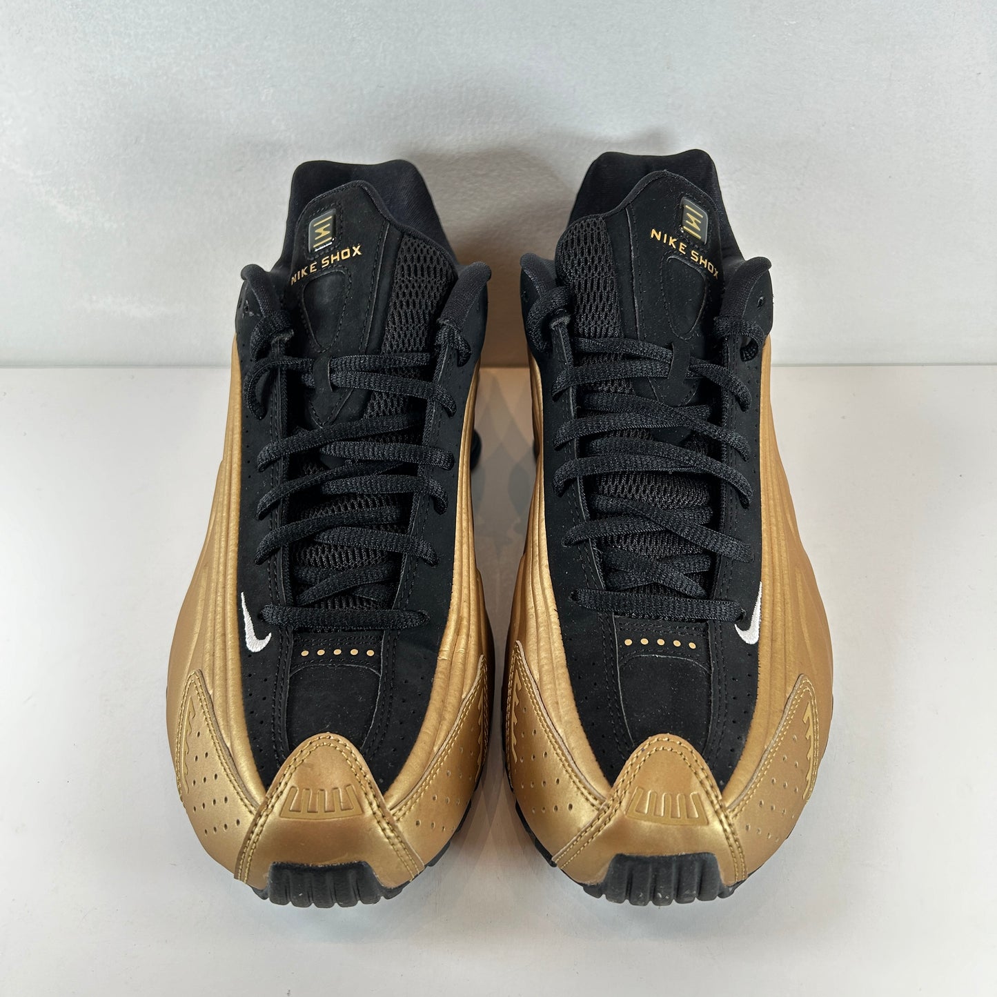 104265 700 Nike Shox R4 Metallic Gold Black [USED] - 10.5 M (Used)