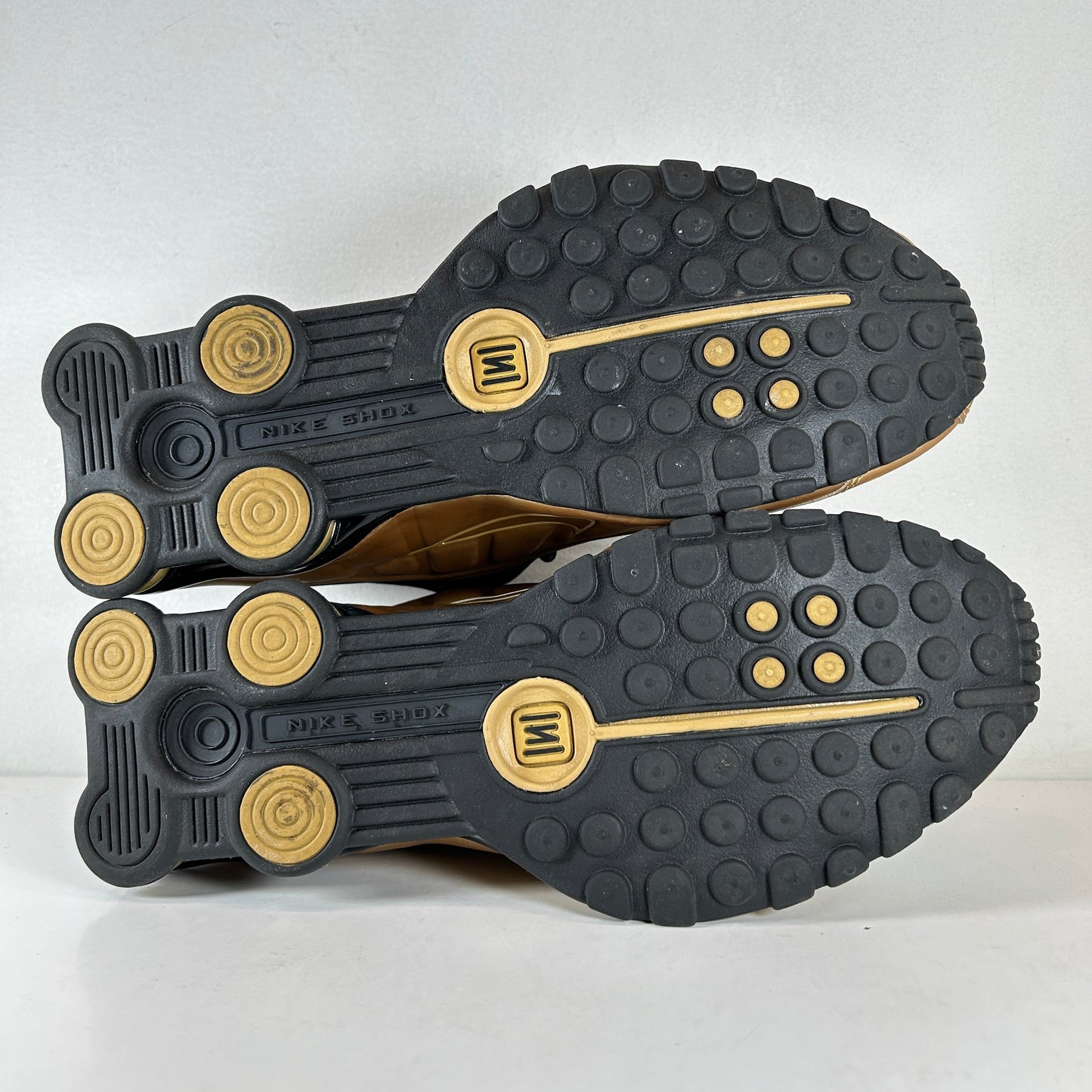 104265 700 Nike Shox R4 Metallic Gold Black [USED] - 10.5 M (Used)