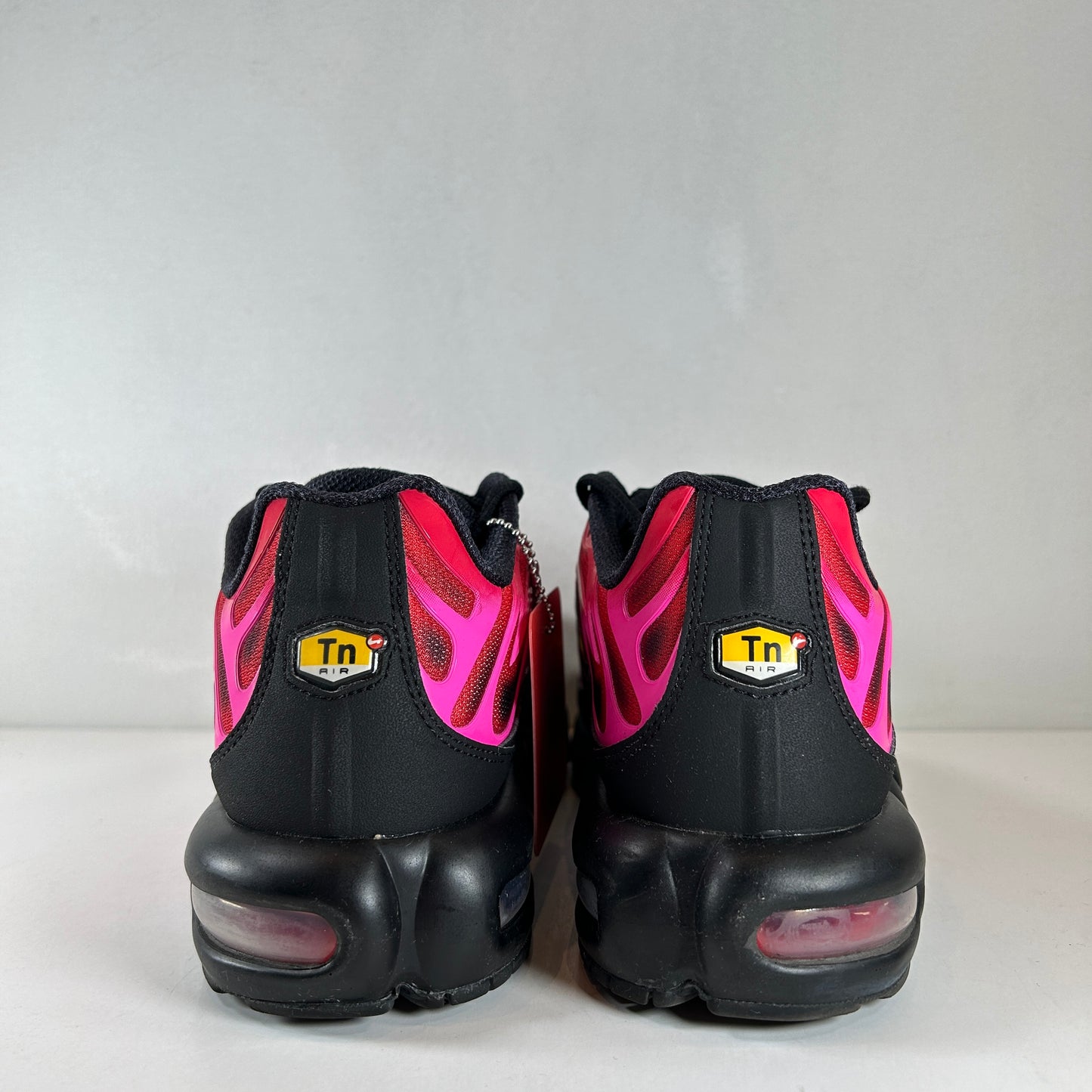 DA1472 600 Nike Air Max Plus Supreme Black [USED] - 11 M (Used)