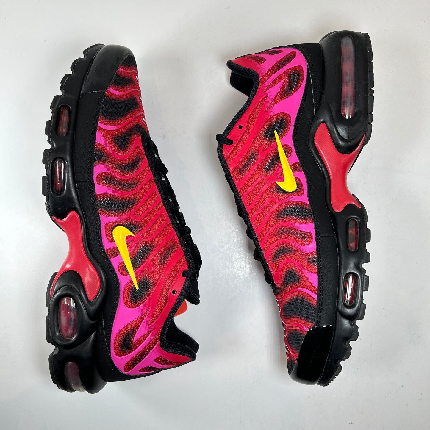 DA1472 600 Nike Air Max Plus Supreme Black [USED] - 11 M (Used)