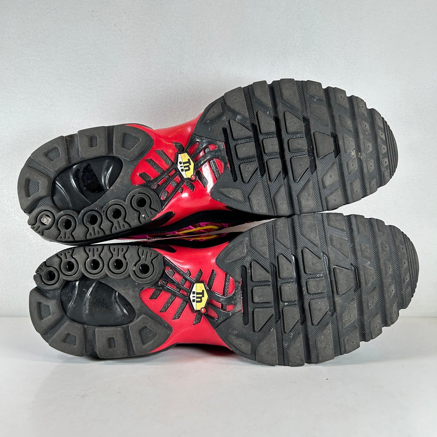 DA1472 600 Nike Air Max Plus Supreme Black [USED] - 11 M (Used)
