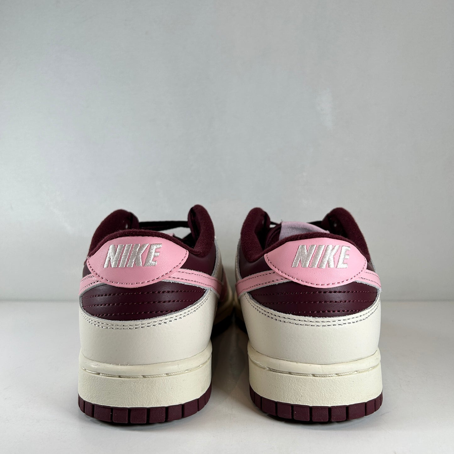 DR9705 100 Nike Dunk Low Retro PRM Valentine's Day (2023) [USED] - 10.5 M (Used)