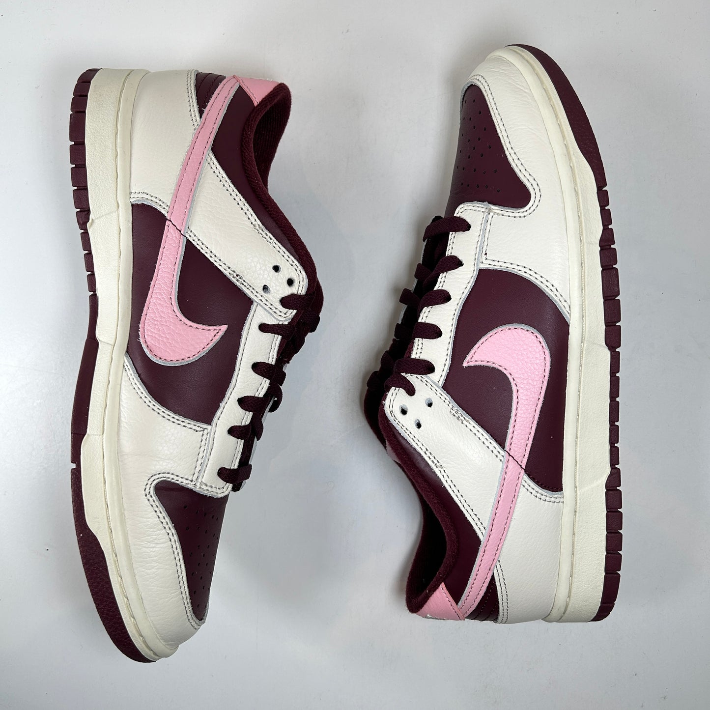 DR9705 100 Nike Dunk Low Retro PRM Valentine's Day (2023) [USED] - 10.5 M (Used)