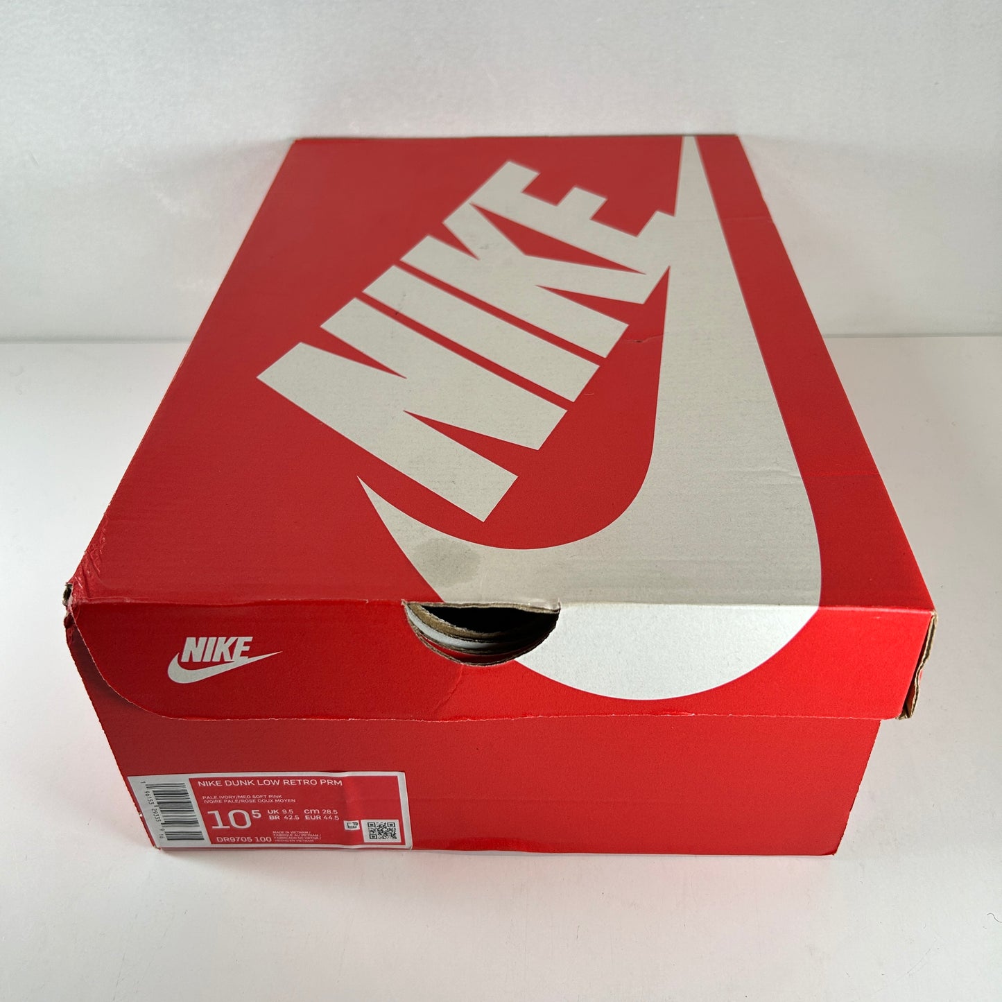 DR9705 100 Nike Dunk Low Retro PRM Valentine's Day (2023) [USED] - 10.5 M (Used)