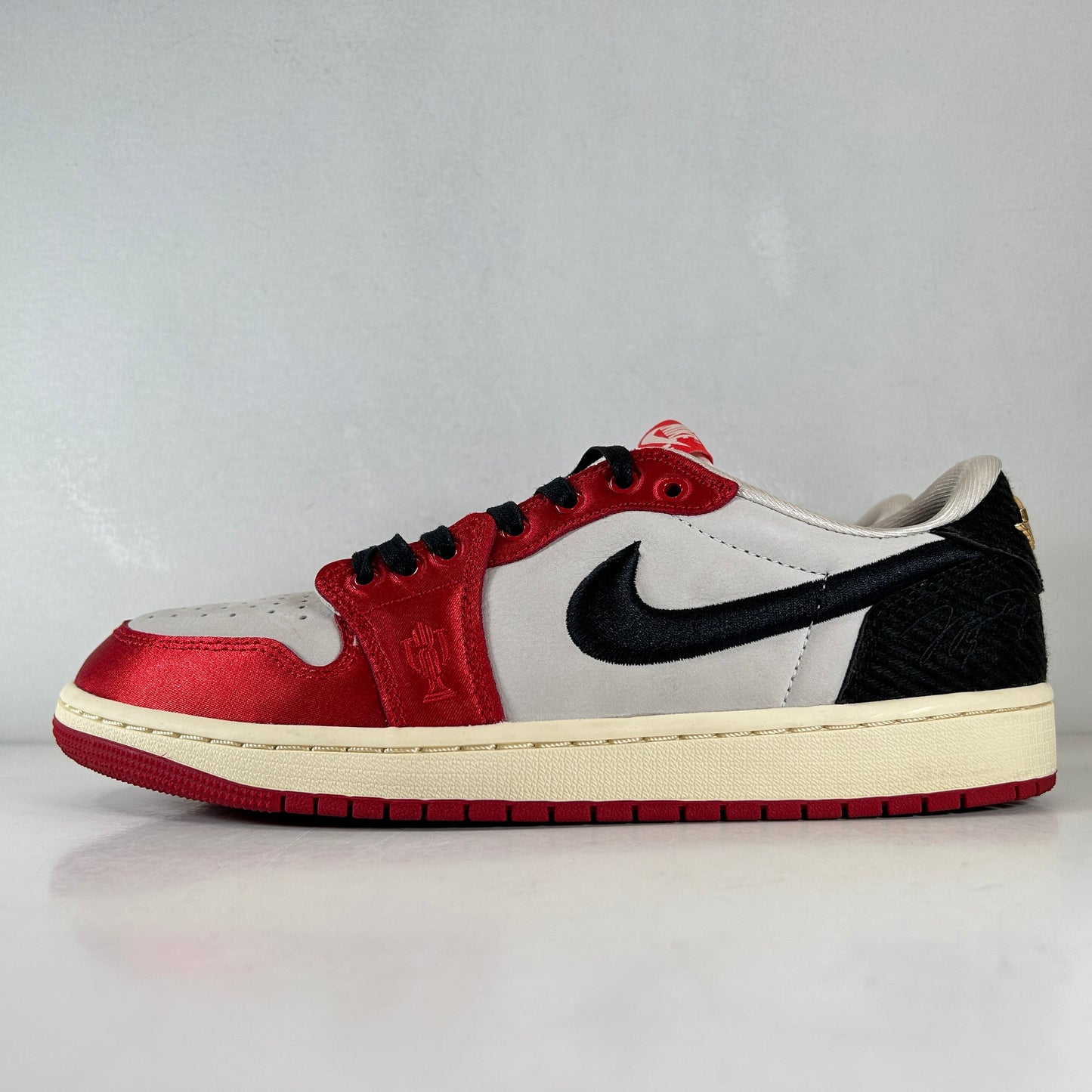 FN0432 100 Jordan 1 Retro Low OG Trophy Room Away [USED] - 9.5 M (Used)