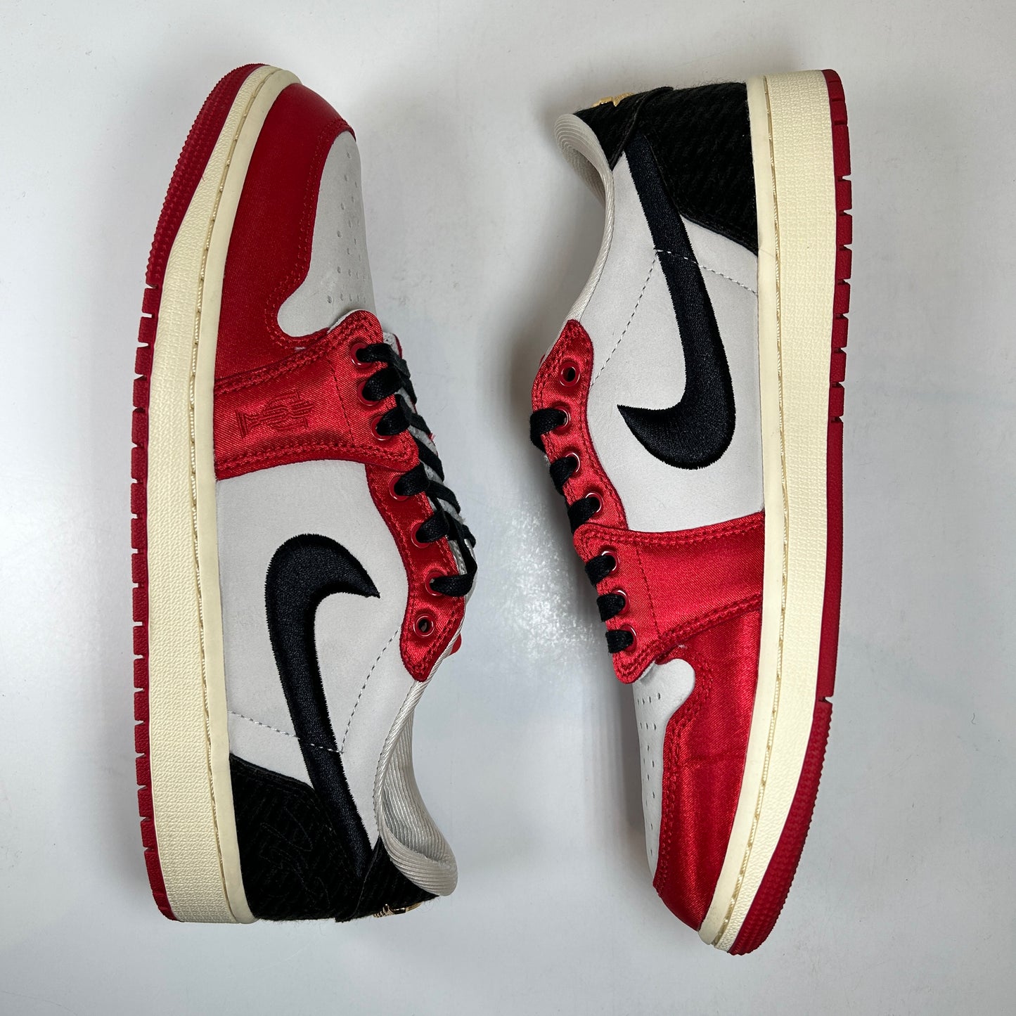 FN0432 100 Jordan 1 Retro Low OG Trophy Room Away [USED] - 9.5 M (Used)