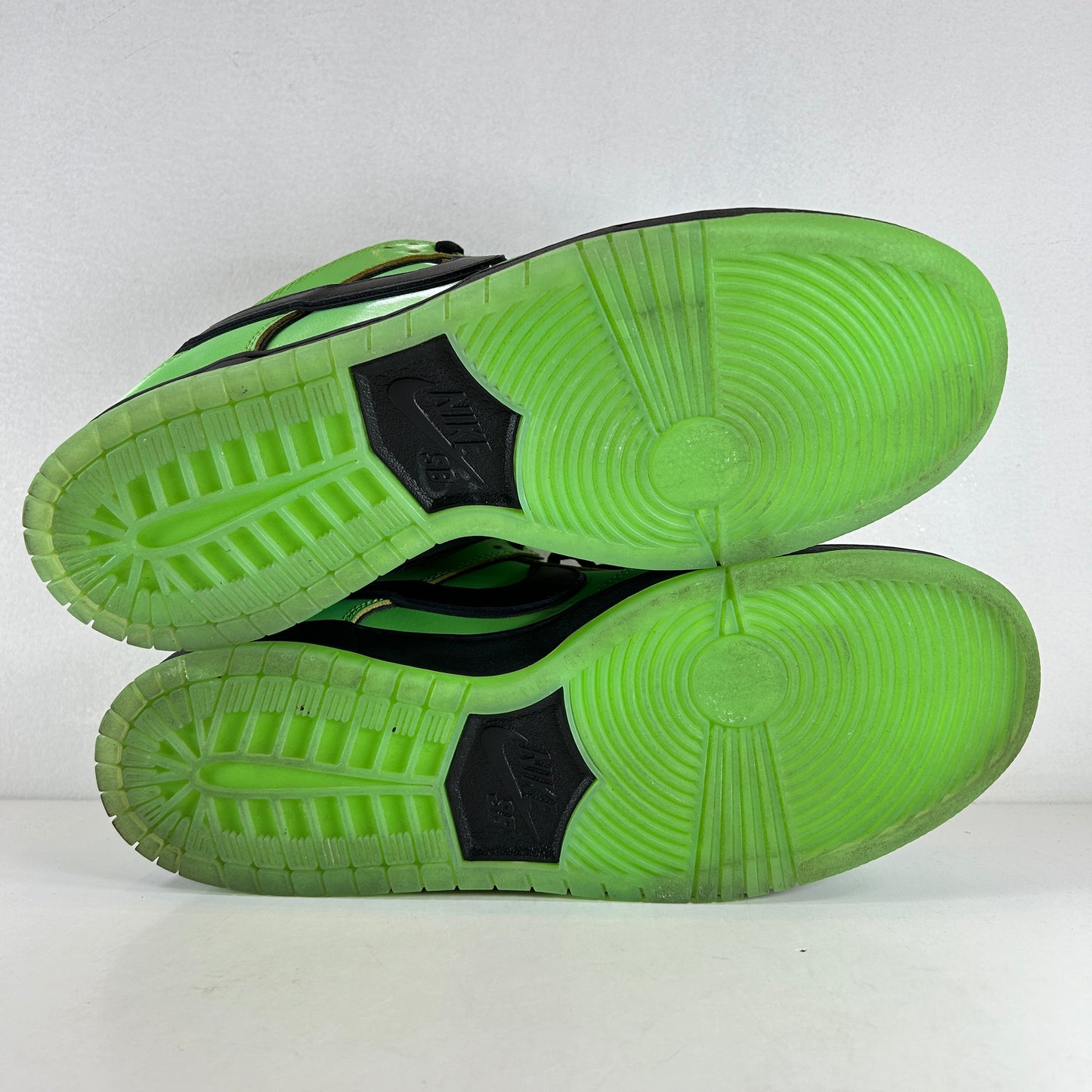 FZ8319 300 Nike SB Dunk Low The Powerpuff Girls Buttercup [USED] - 10.5 M (Used)