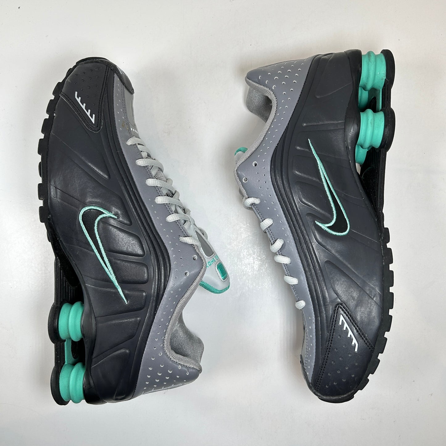 104265 903 Shox R4 'Dark Charcoal' [USED] - 10 M (Used) (Replace Box)