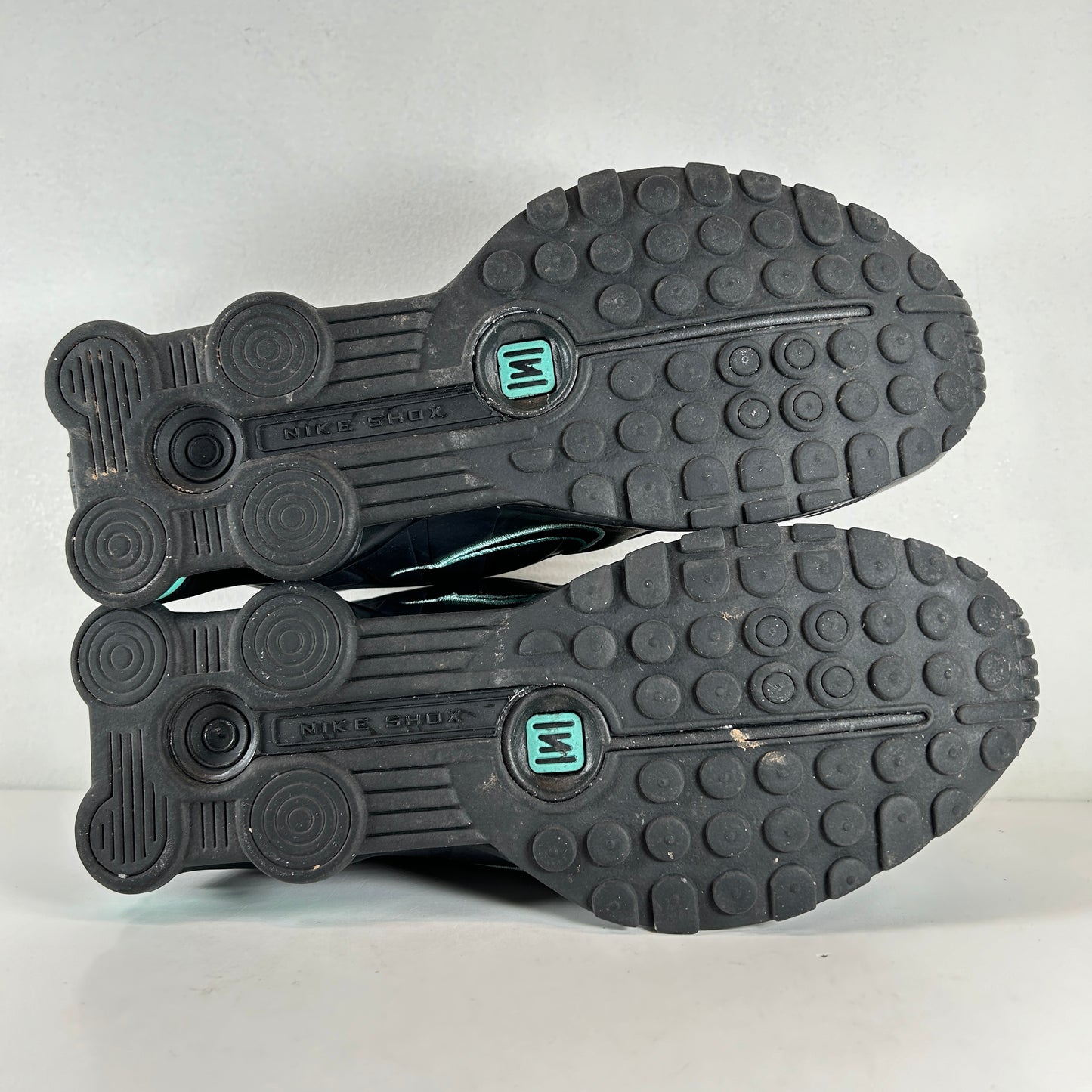 104265 903 Shox R4 'Dark Charcoal' [USED] - 10 M (Used) (Replace Box)