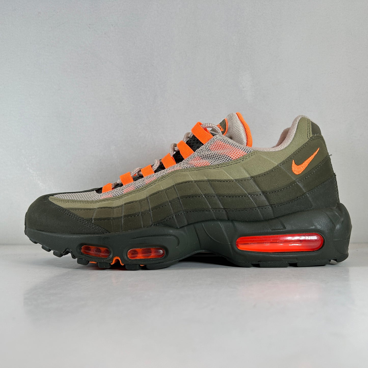 AT2865 200 Nike Air Max 95 OG Neutral Olive Total Orange [USED] - 11 M (Used) (Replace Box)