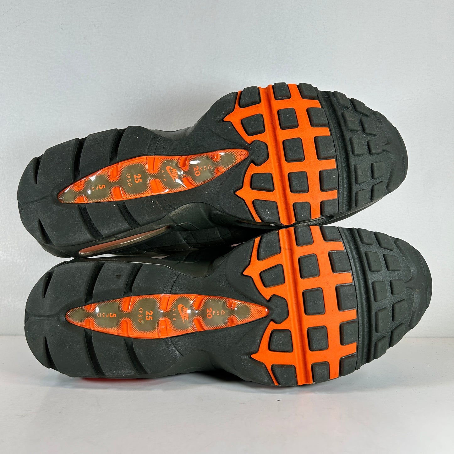 AT2865 200 Nike Air Max 95 OG Neutral Olive Total Orange [USED] - 11 M (Used) (Replace Box)