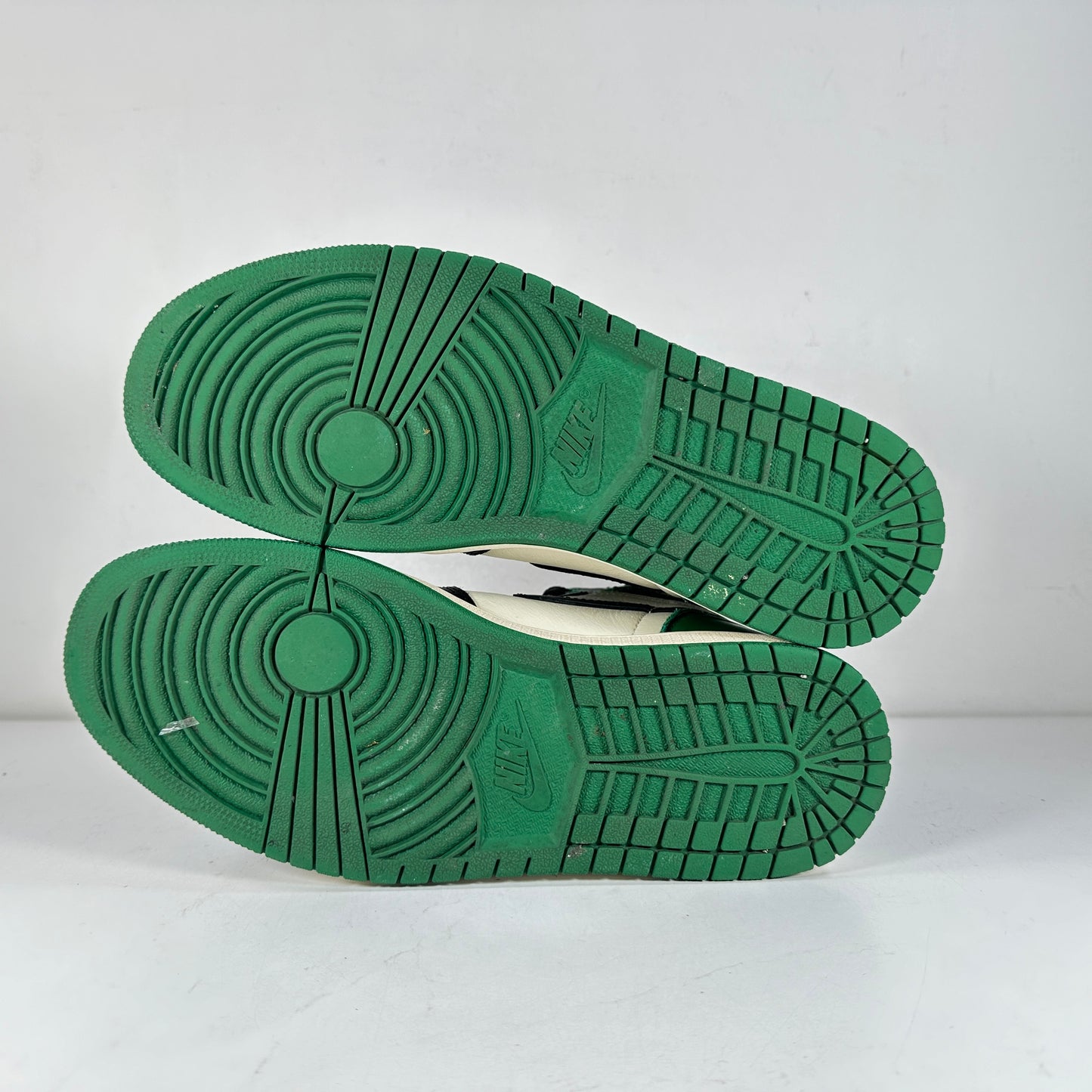 555088 302 Jordan 1 Retro High Pine Green [USED] - 10 M (Used) (No Box)