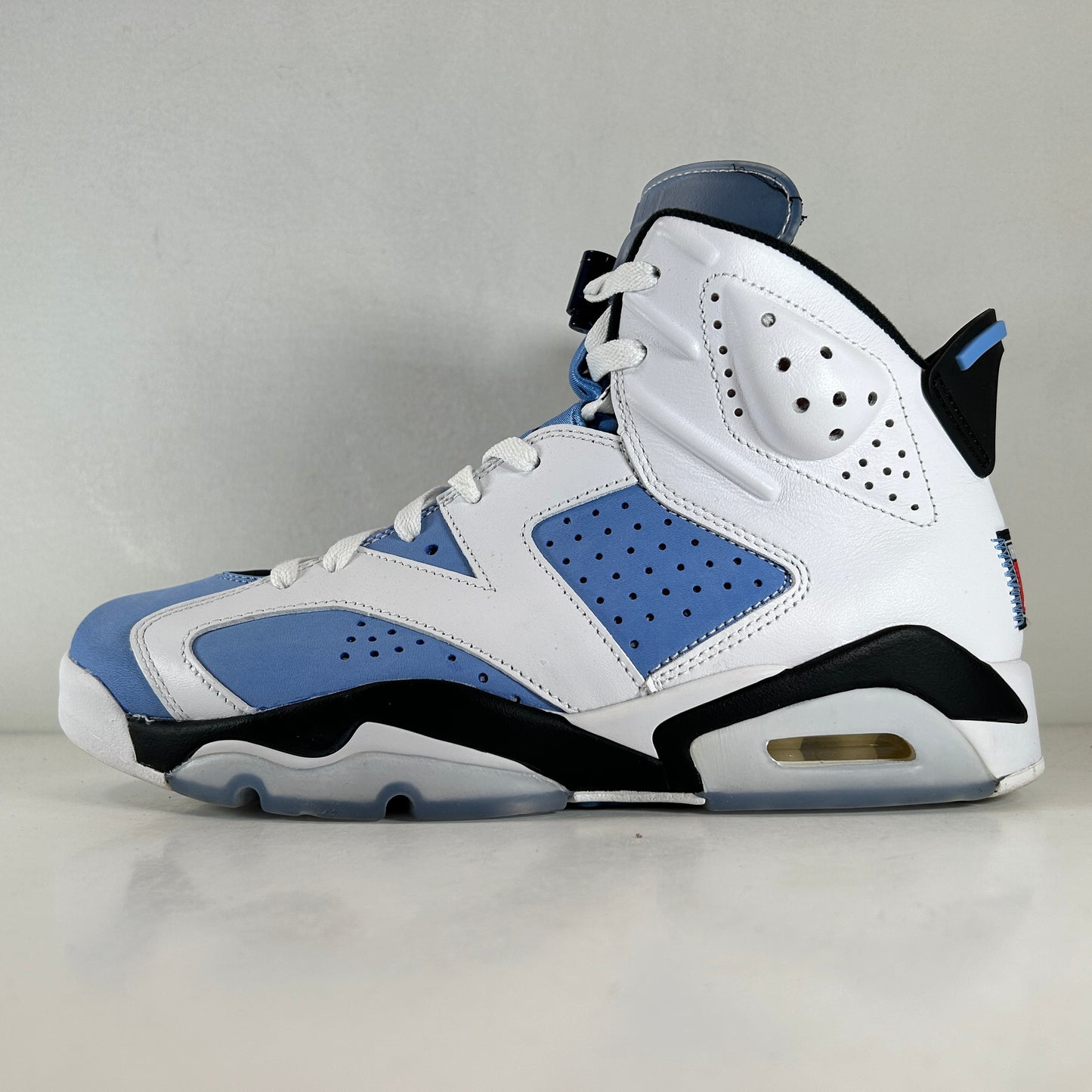 CT8529 410 Jordan 6 Retro UNC White [USED] - 9 M (Used)