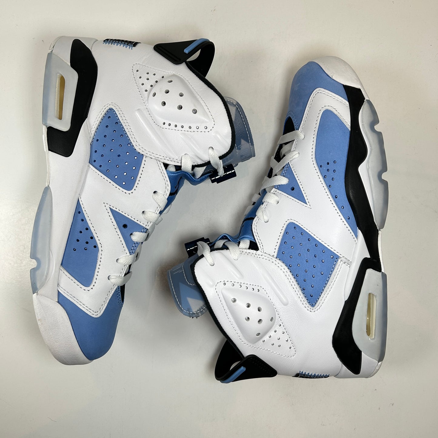 CT8529 410 Jordan 6 Retro UNC White [USED] - 9 M (Used)