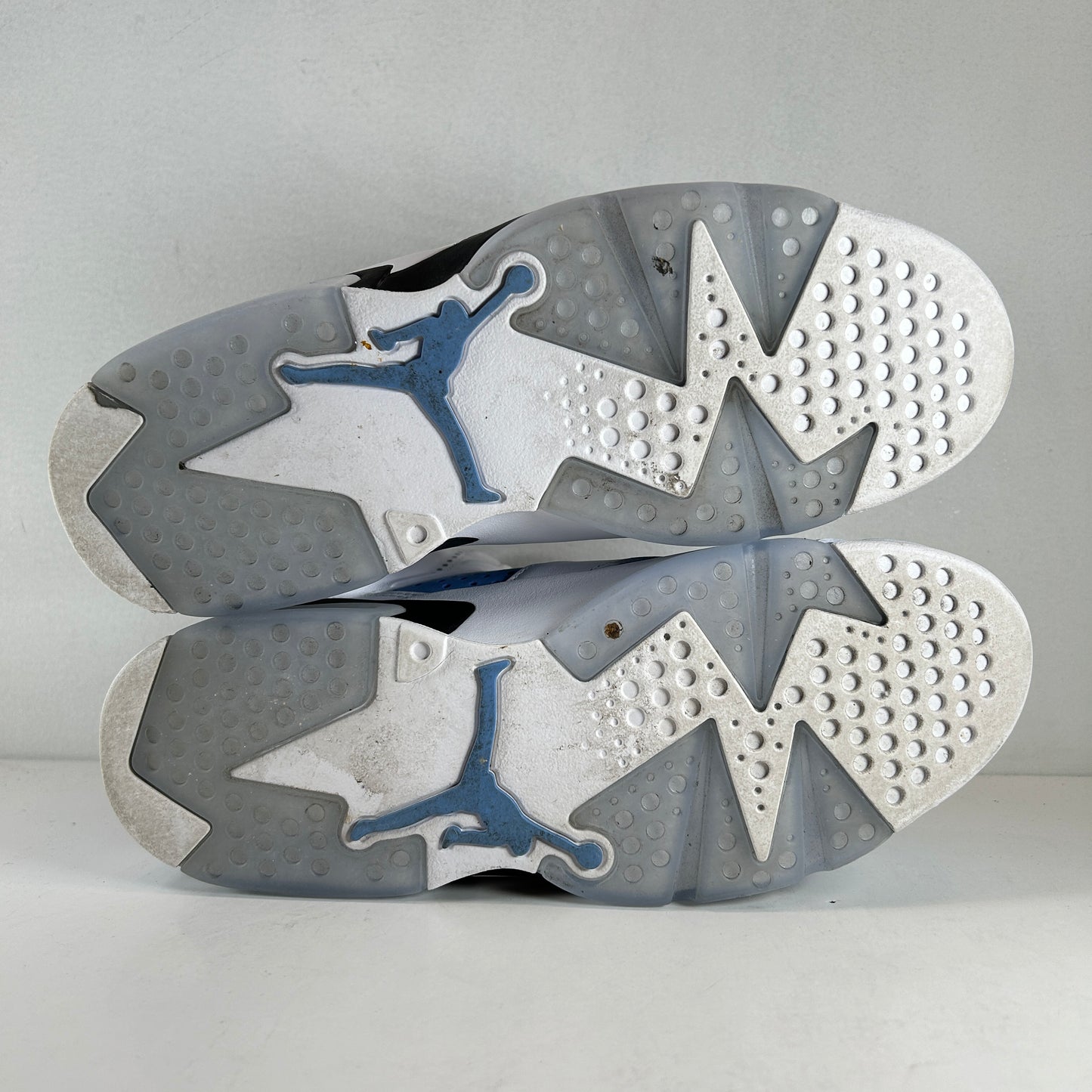 CT8529 410 Jordan 6 Retro UNC White [USED] - 9 M (Used)