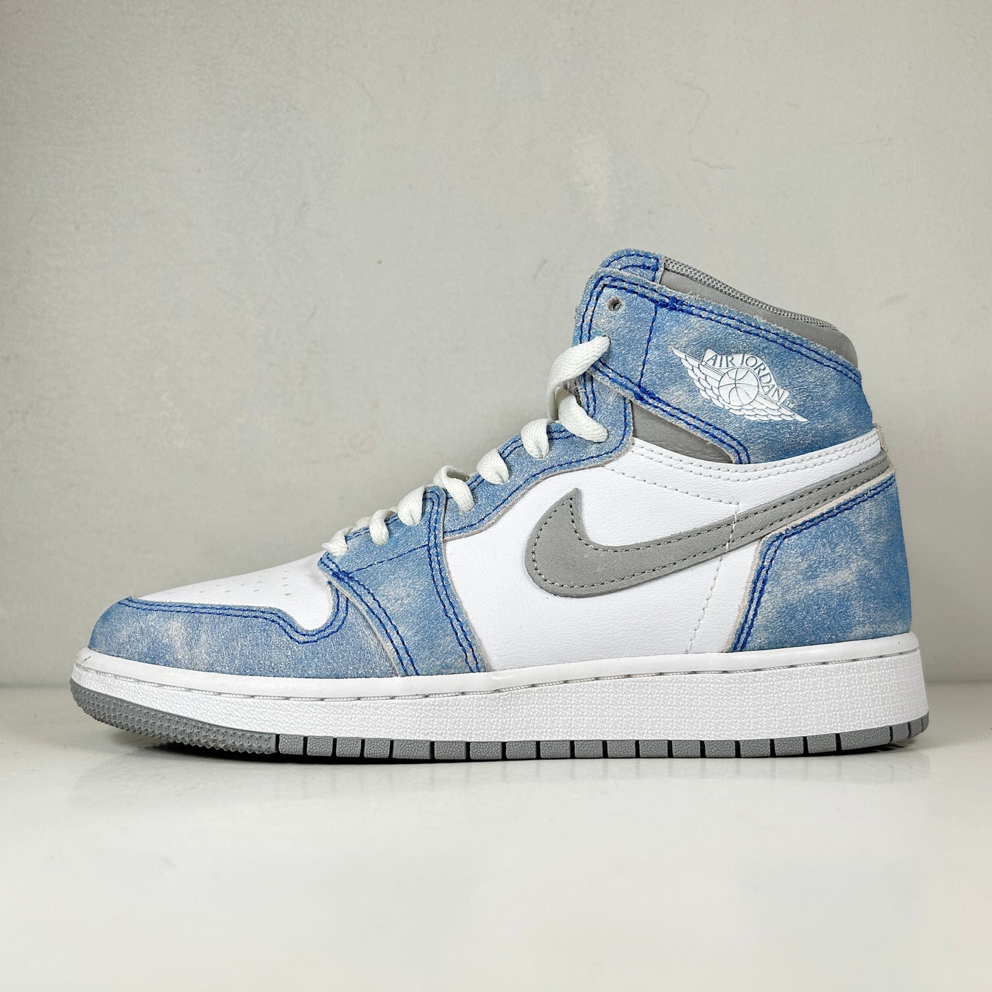 575441 402 Jordan 1 Hyper Royal GS [USED] - 4.5 Y (Used)