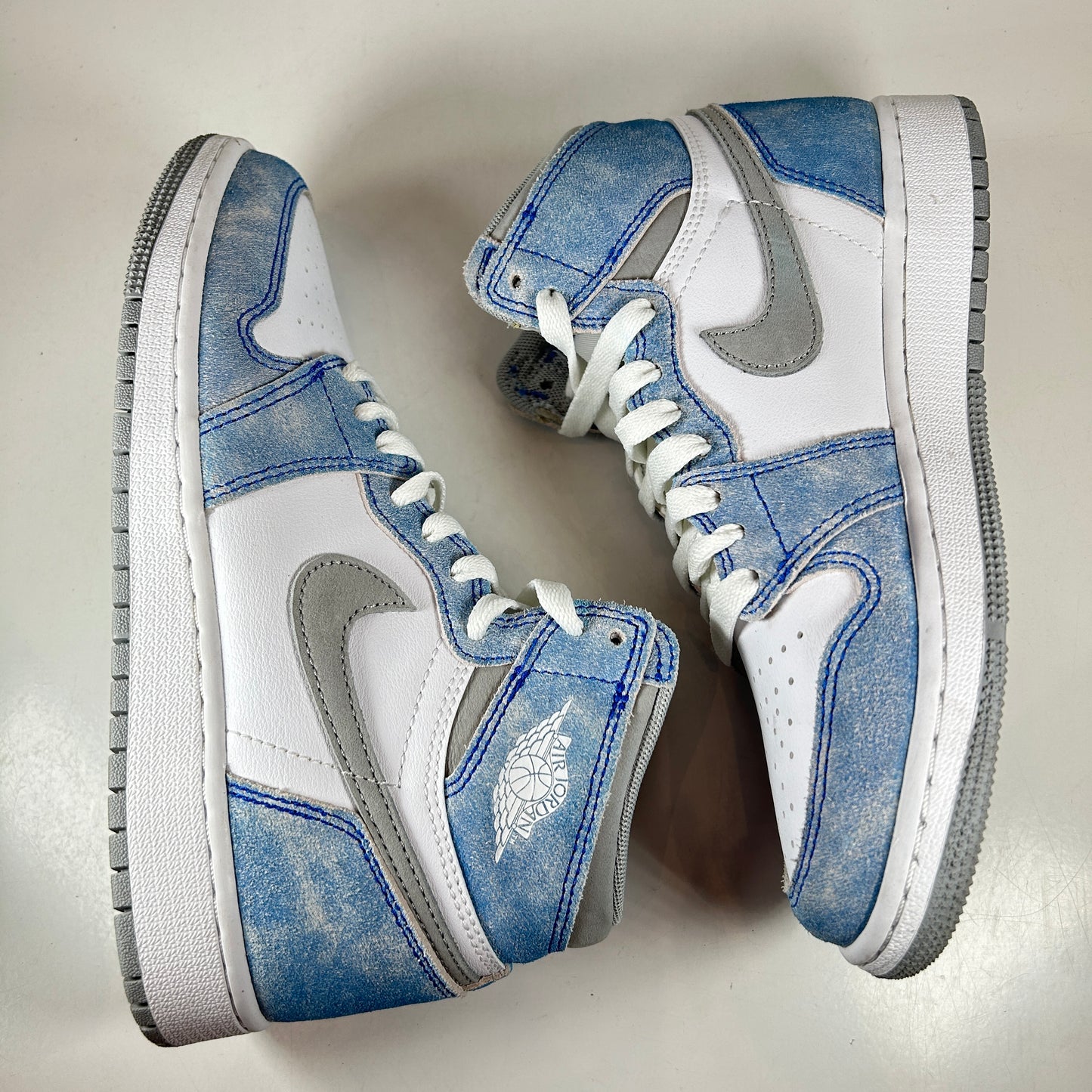 575441 402 Jordan 1 Hyper Royal GS [USED] - 4.5 Y (Used)