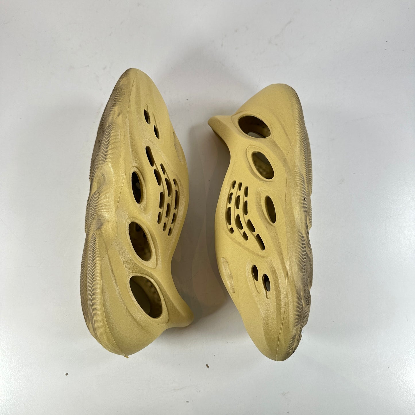 GV6775 Adidas Yeezy Foam RNNR Sulfur [USED] - 6 M (Used)