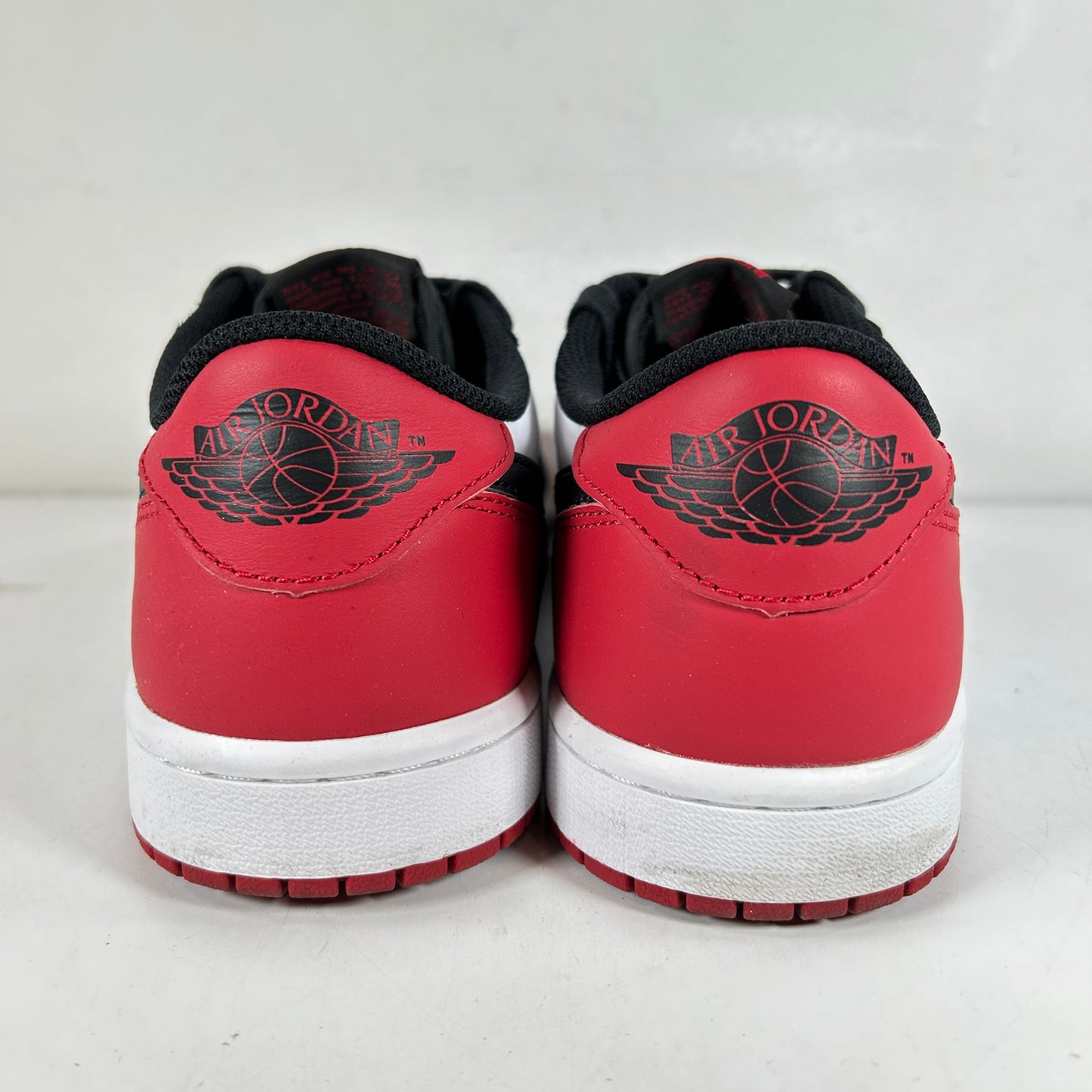 CZ0790 106 Jordan 1 Retro Low OG Punta negra (2023)