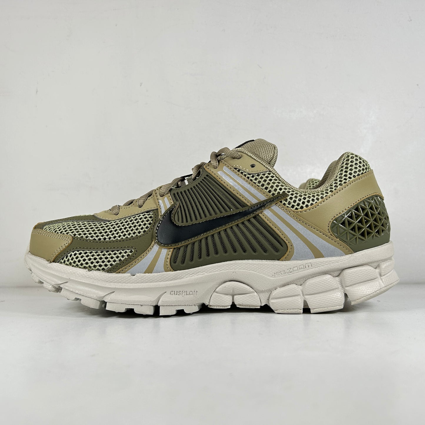 FJ1915 200 Nike Zoom Vomero 5 Neutral Olive [USED] - 10 M (Used)