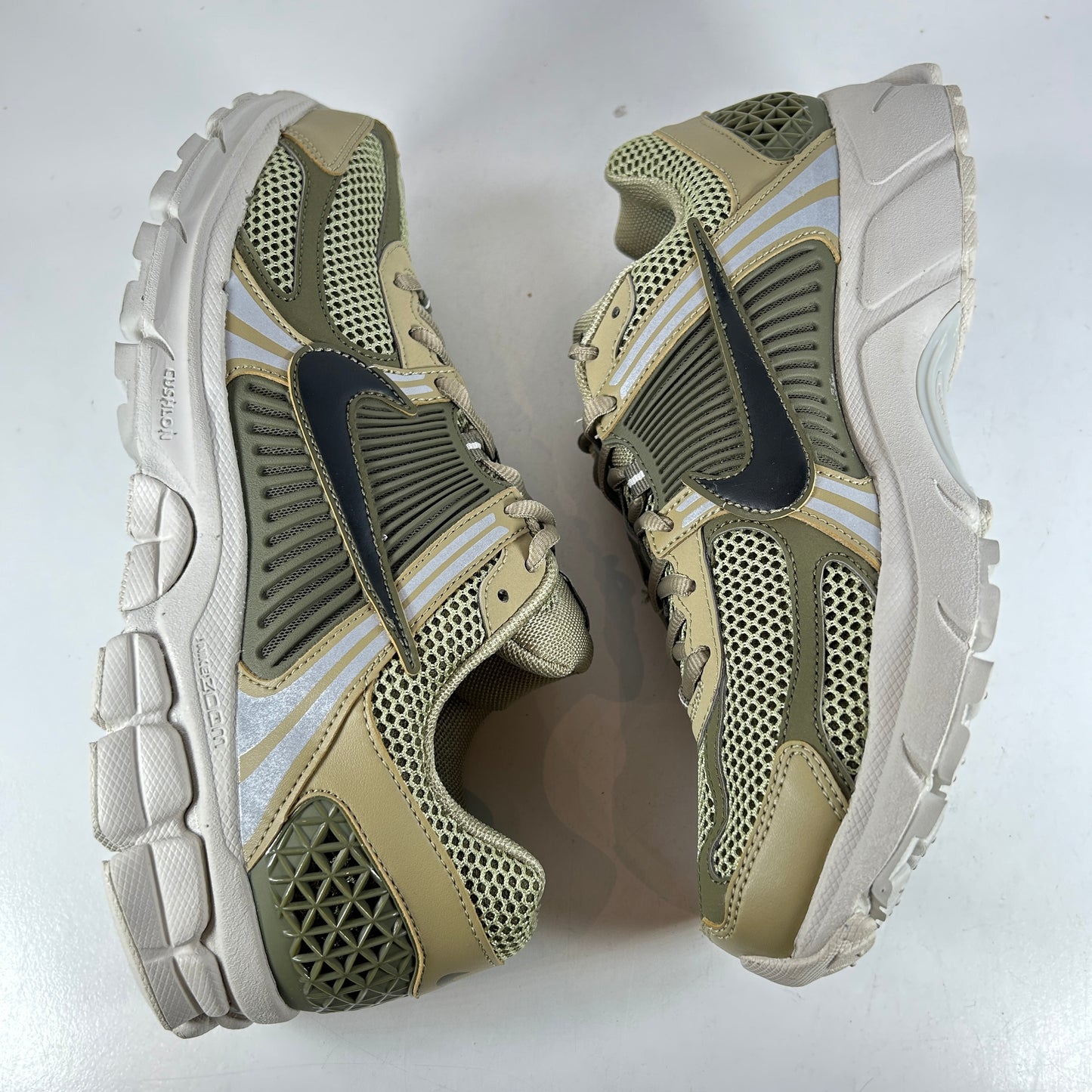 FJ1915 200 Nike Zoom Vomero 5 Neutral Olive [USED] - 10 M (Used)