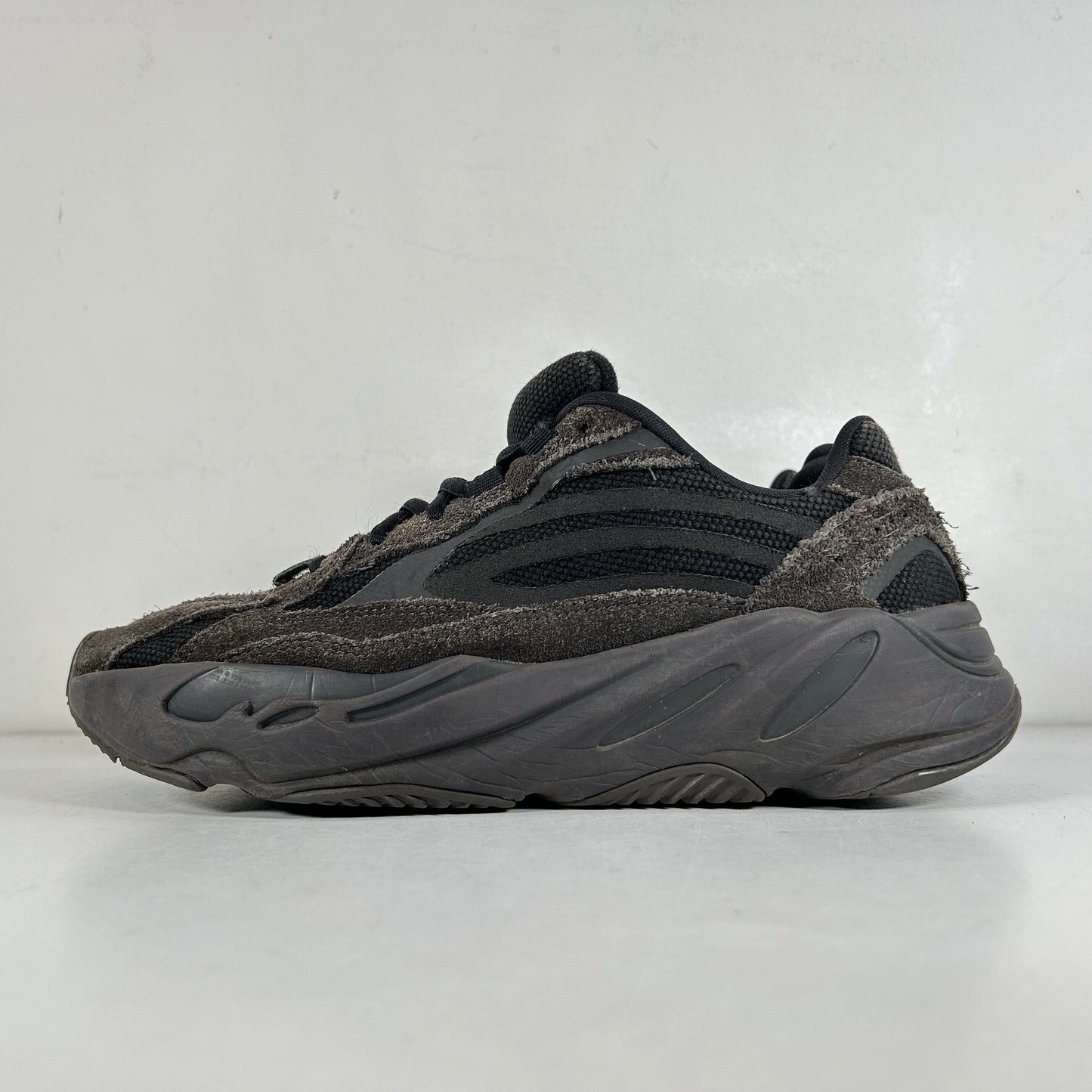 FU6684 Adidas Yeezy Boost 700 V2 Vanta [USED] - 7.5 M (Used)