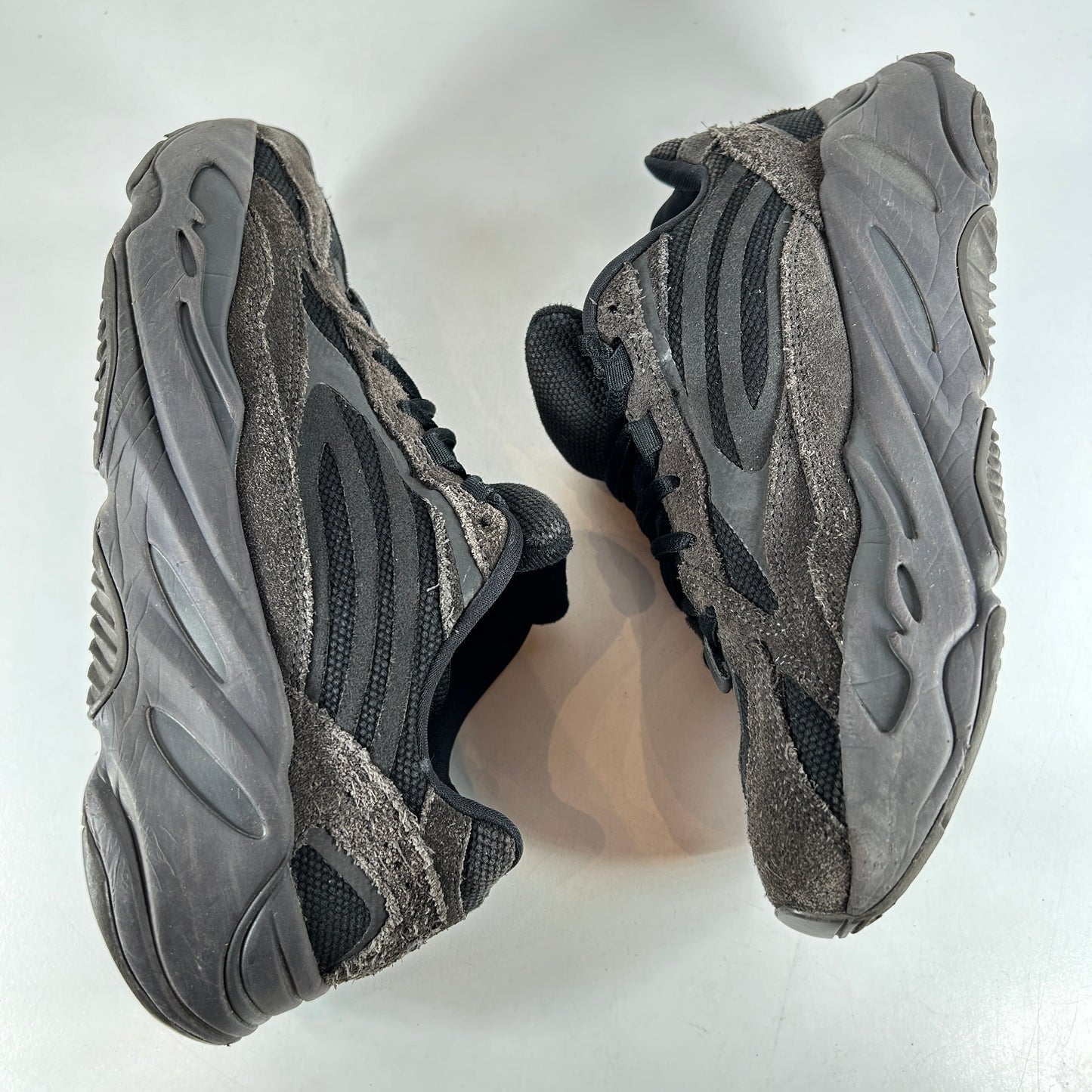 FU6684 Adidas Yeezy Boost 700 V2 Vanta [USED] - 7.5 M (Used)