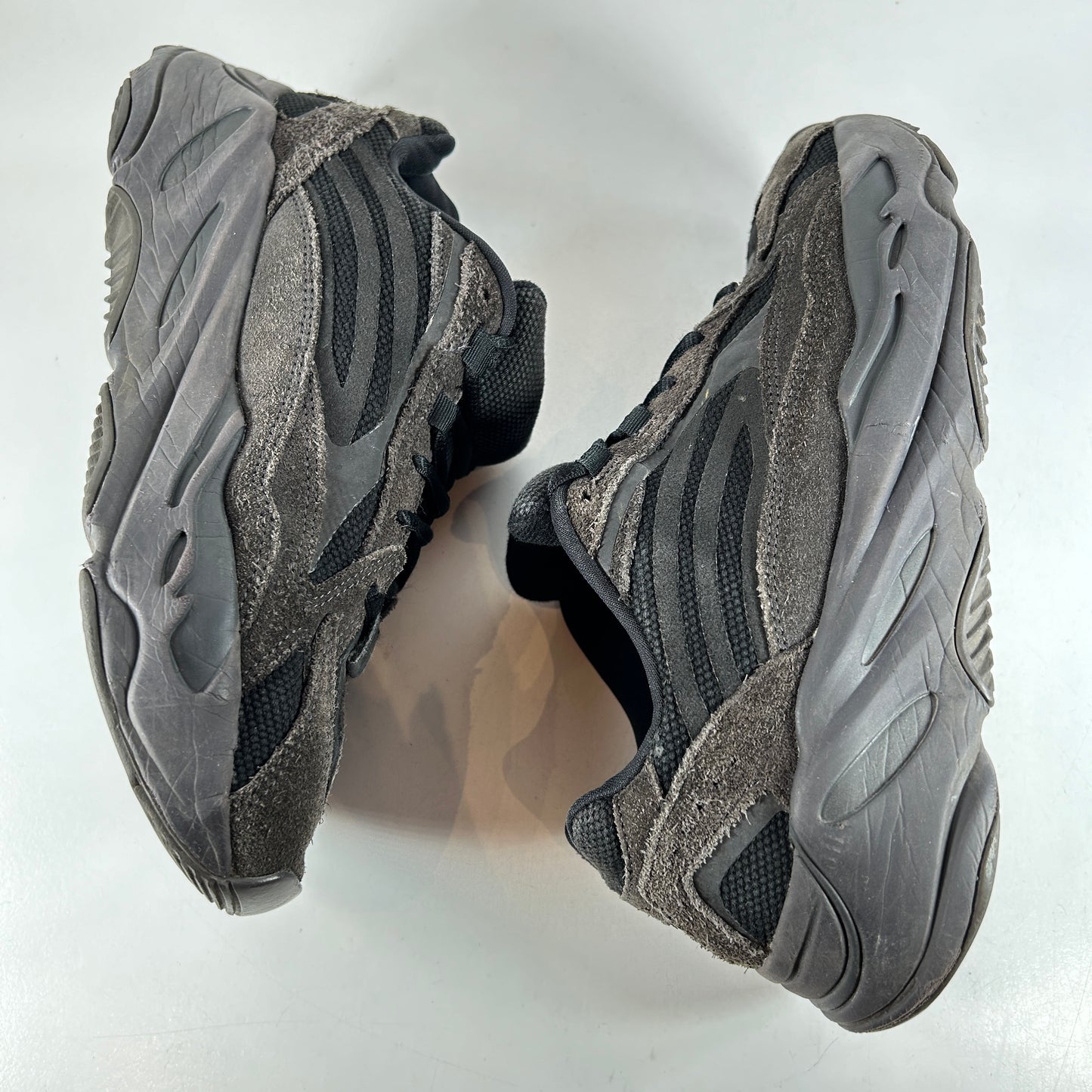 FU6684 Adidas Yeezy Boost 700 V2 Vanta [USED] - 7.5 M (Used)