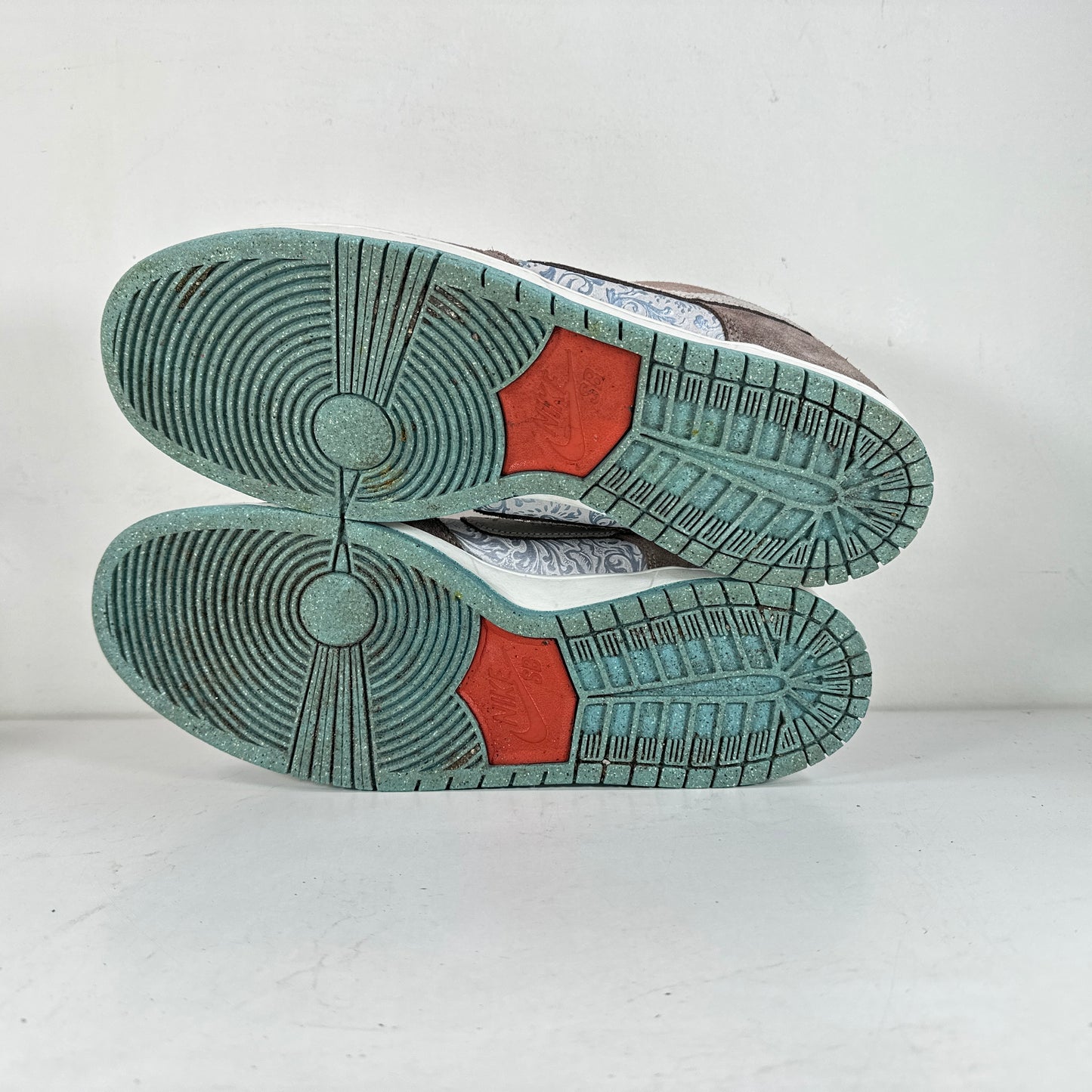 FZ3129 200 Nike SB Dunk Low Big Money Savings [USED] - 14 M (Used)