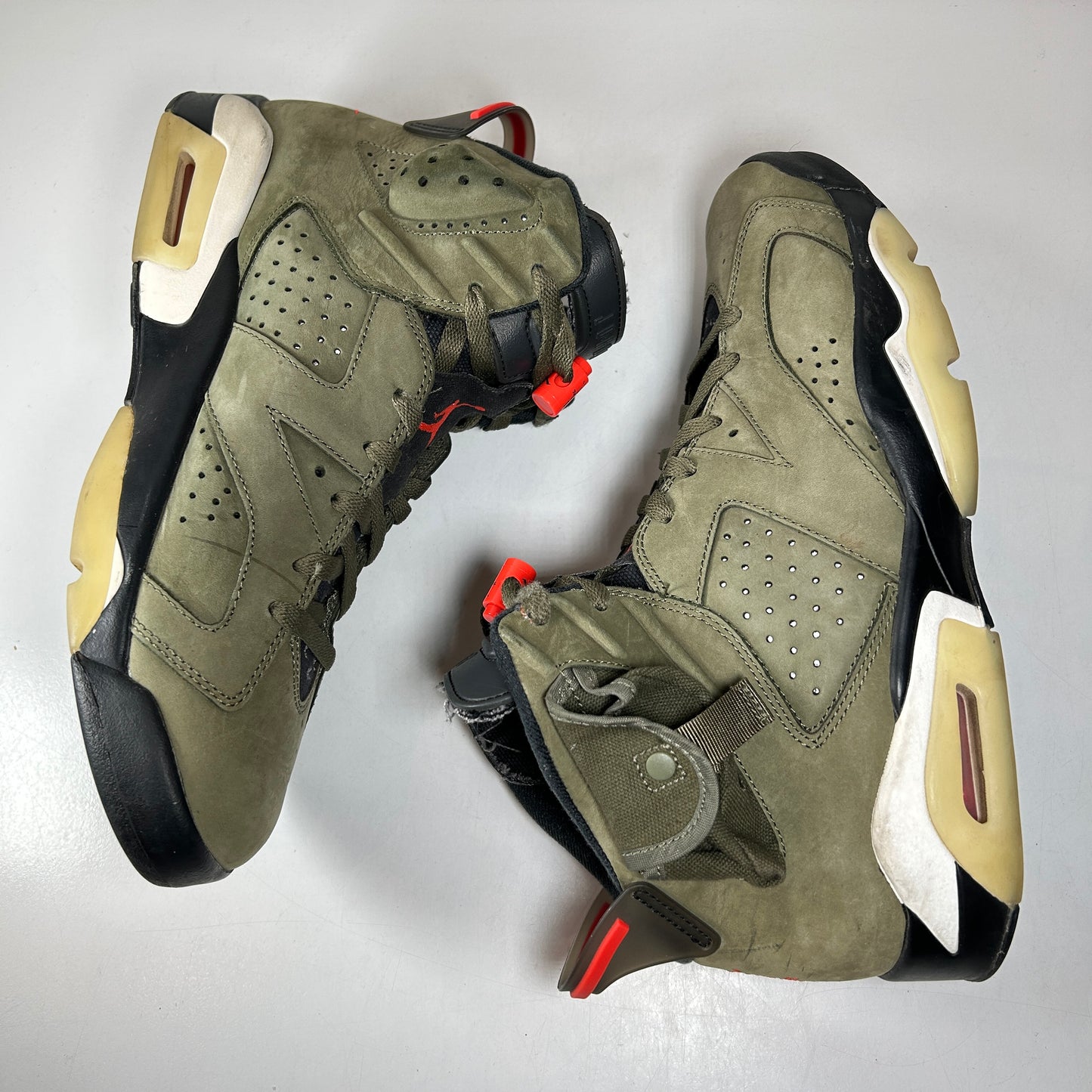 CN1084 200 Jordan 6 Retro Travis Scott [USED] - 12 M (Used)