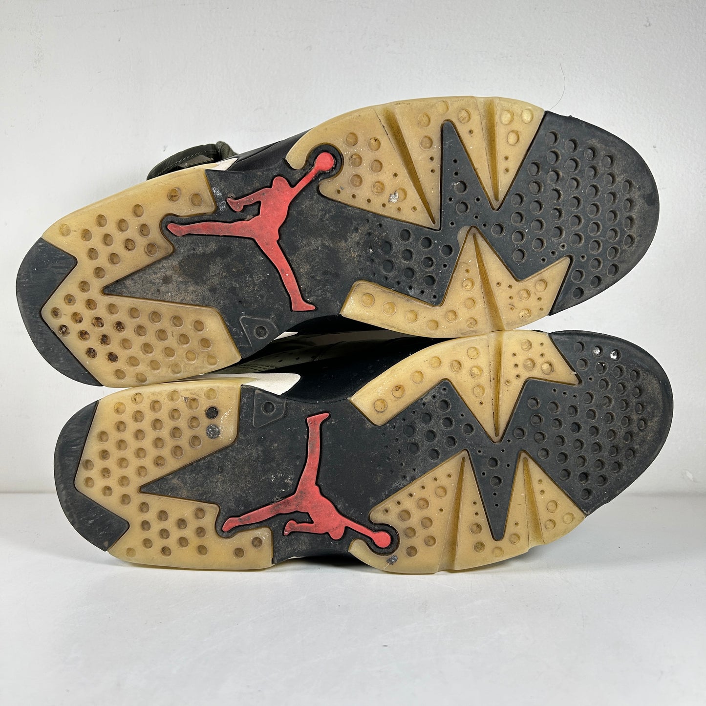 CN1084 200 Jordan 6 Retro Travis Scott [USED] - 12 M (Used)