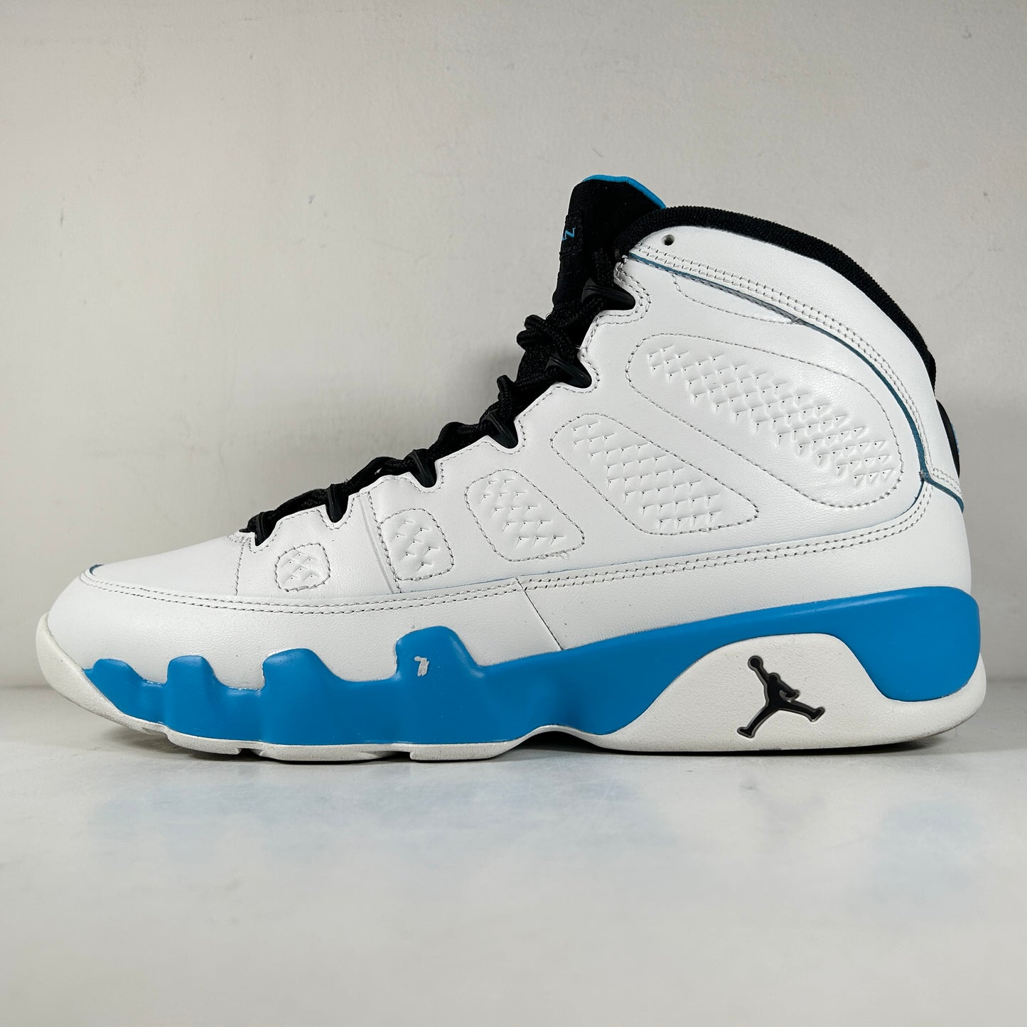 FQ8992 101 Jordan 9 Retro Powder Blue (2024) [USED] - 11.5 M (Used2)