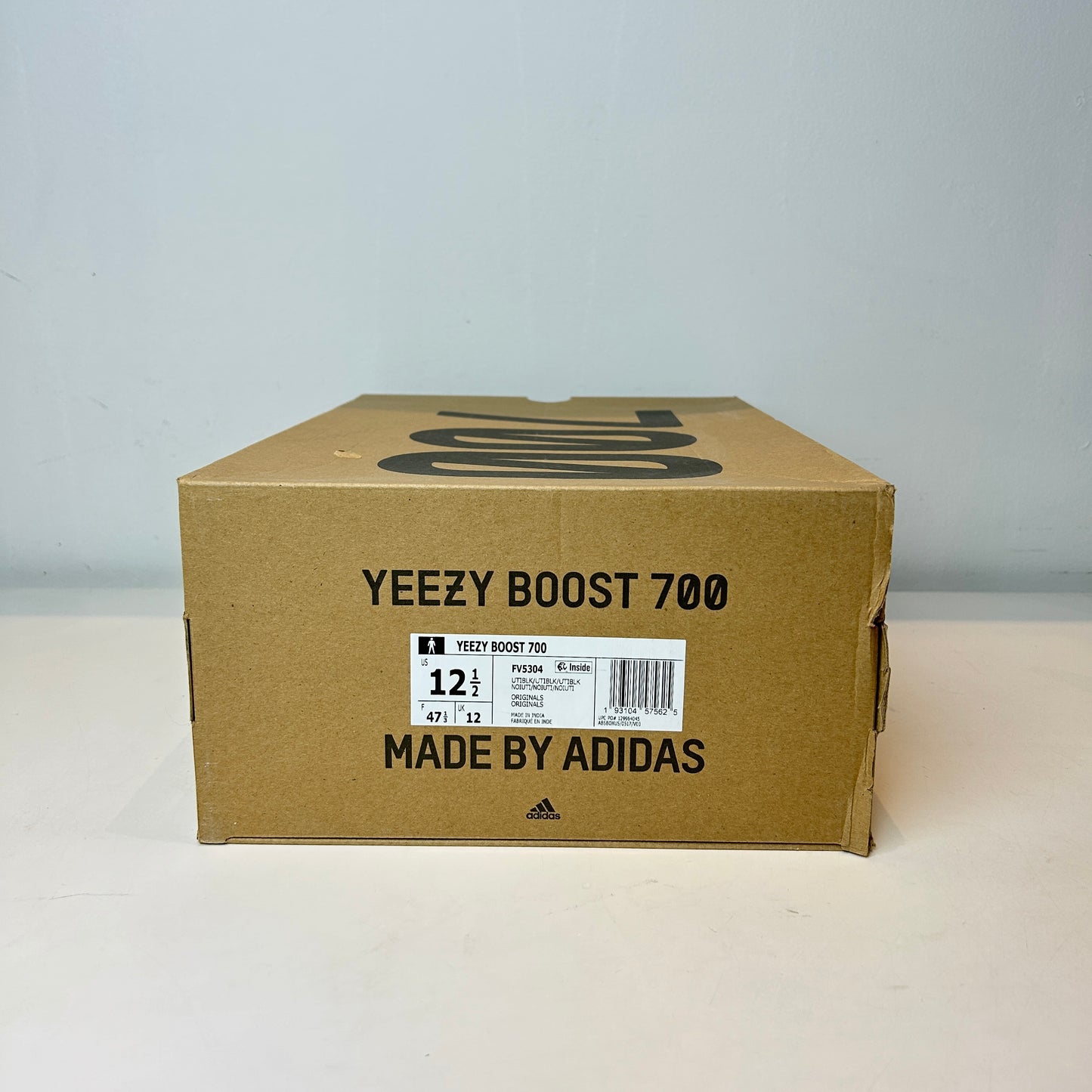 FV5304 adidas Yeezy Boost 700 Utility Black (2019/2023) [USED] - 12.5 M (VNDS)