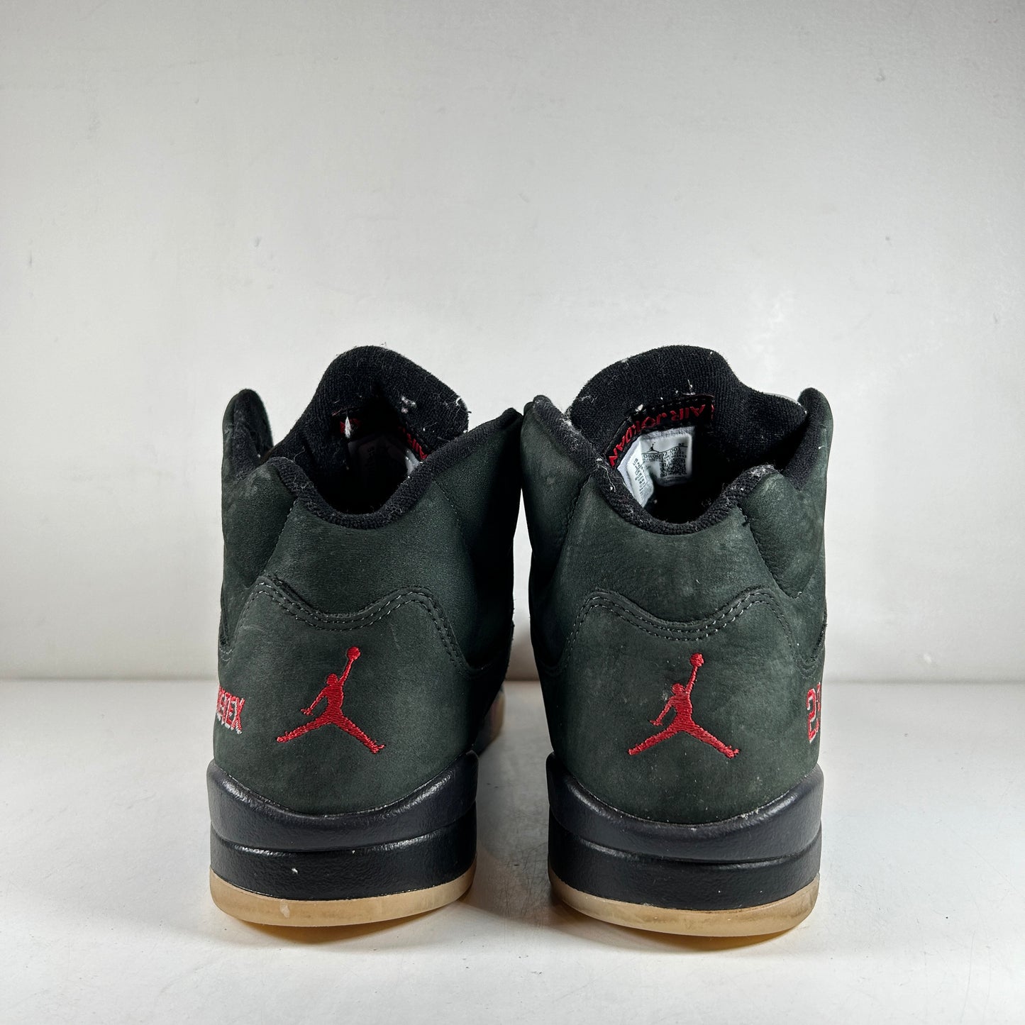 DR0092 001 Jordan 5 Retro Gore-Tex Off Noir (Women's) [USED] - 12 W (Used)