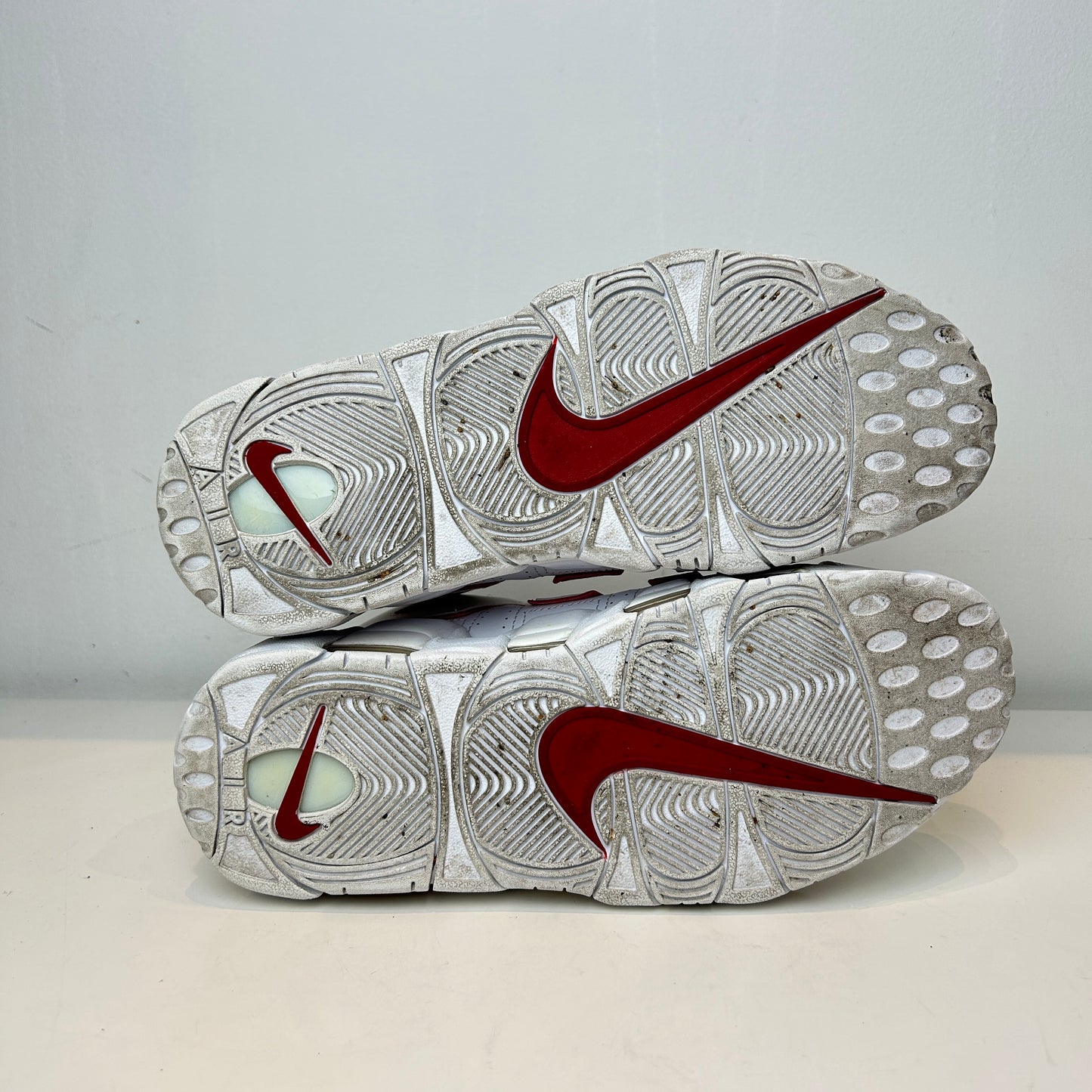 921948 102 Nike Air More Uptempo White Varsity Red Outline [USED] - 11 M (Used)