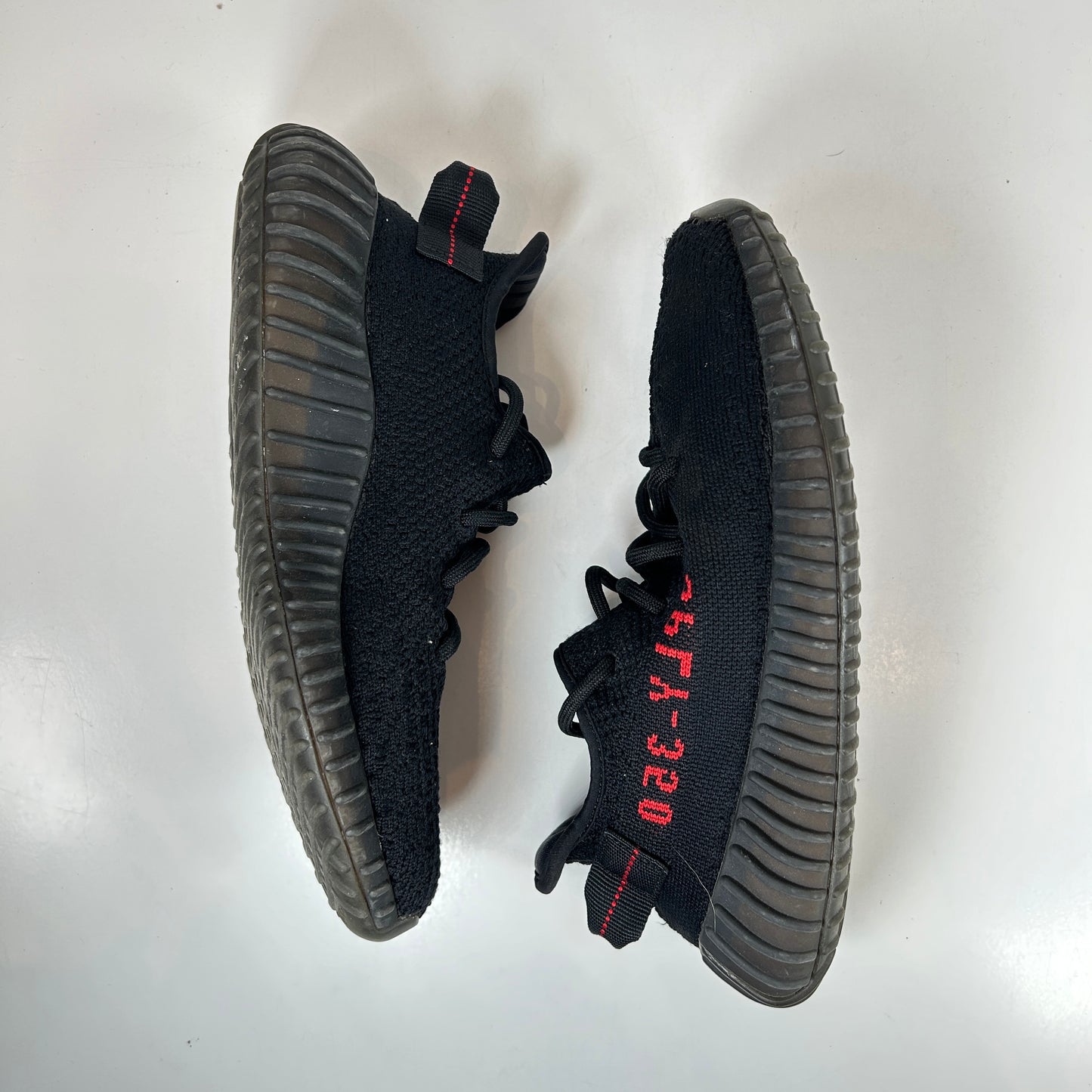 CP9652 Yeezy 350 V2 Criado