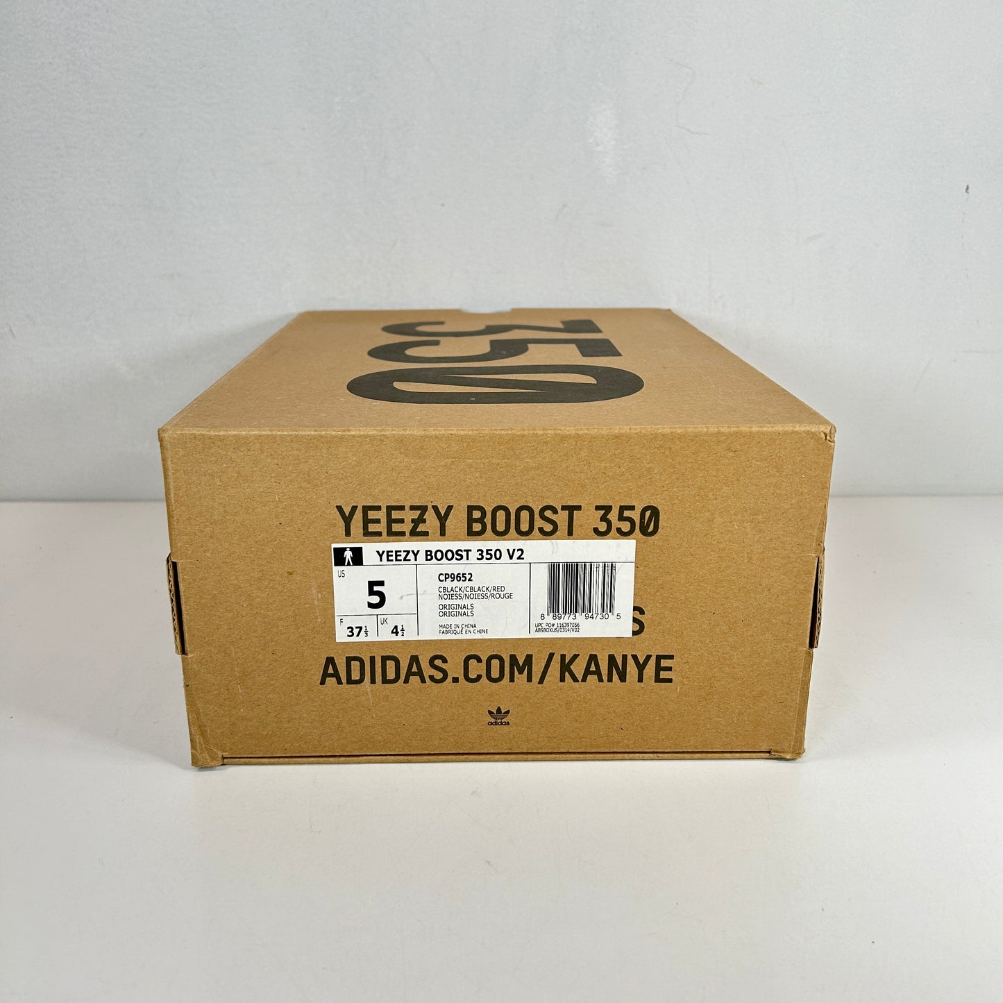 CP9652 Yeezy 350 V2 Criado