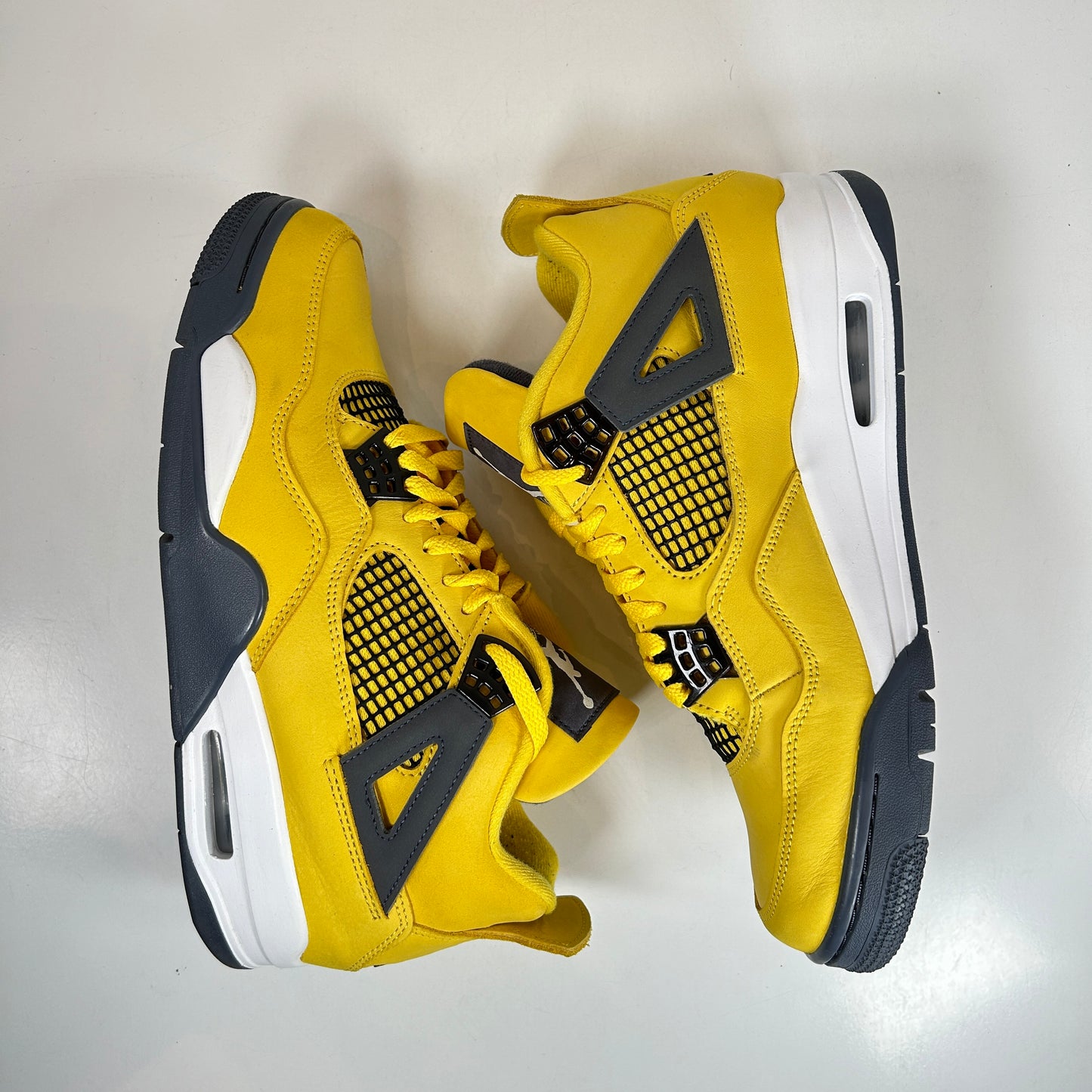 CT8527 700 Jordan 4 Retro Lightning (2021) [USED] - 9.5 M (Used)