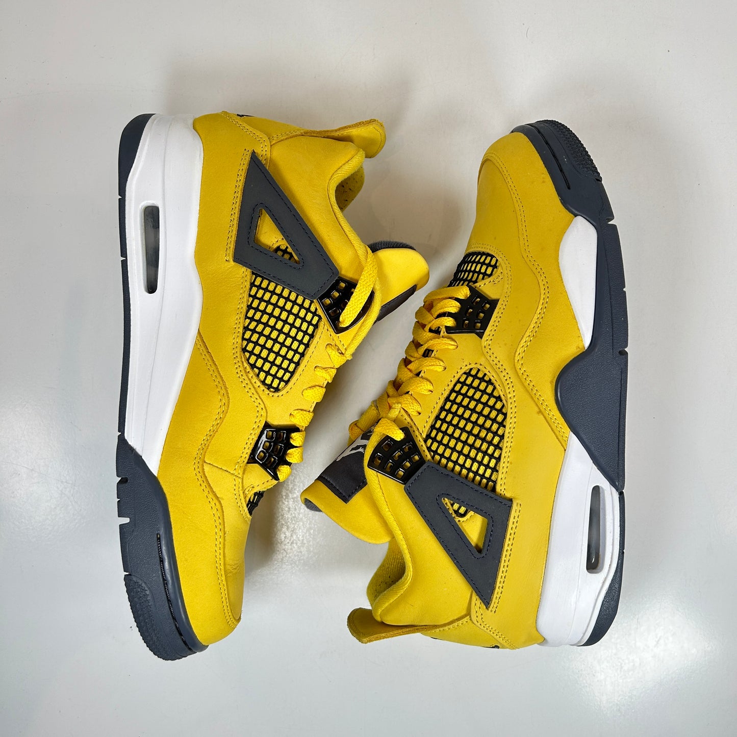 CT8527 700 Jordan 4 Retro Lightning (2021) [USED] - 9.5 M (Used)