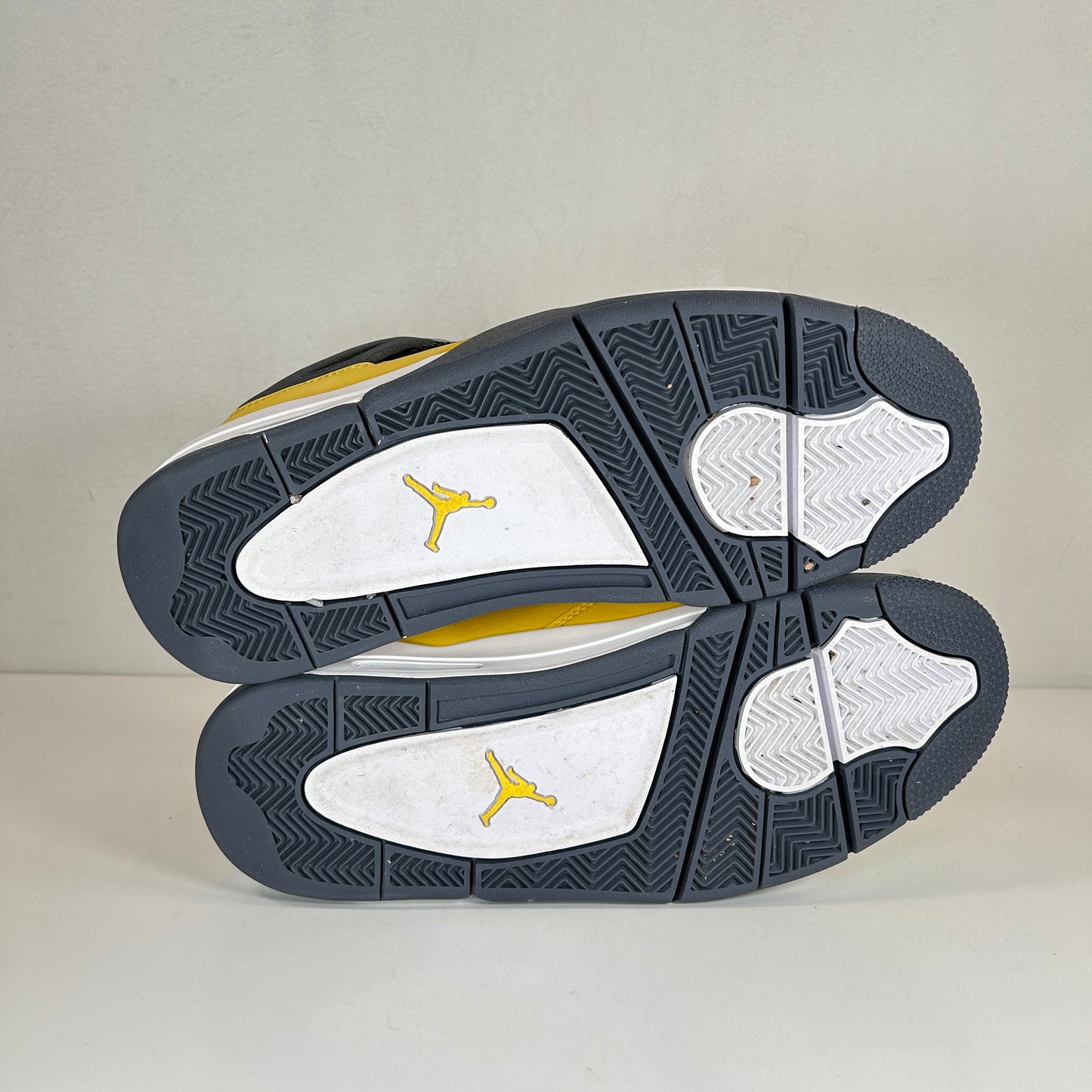 CT8527 700 Jordan 4 Retro Lightning (2021) [USED] - 9.5 M (Used)