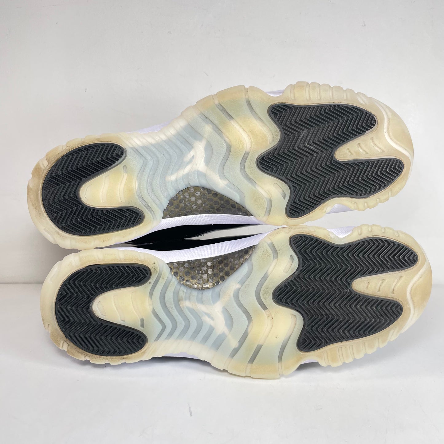 CT8012 170 Jordan 11 Retro DMP Defining Moments (2023) [USED] - 13 M (Used)