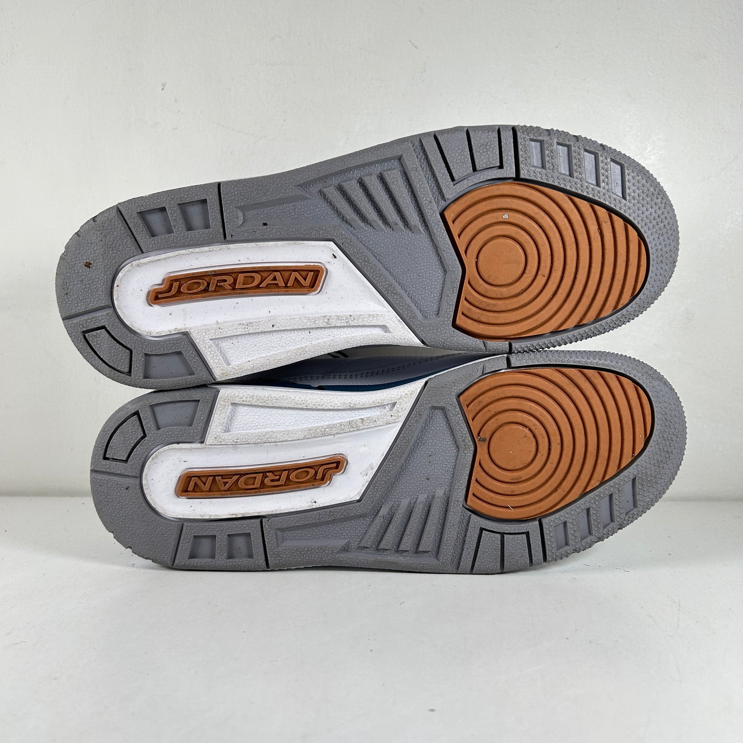 DM0967 148 Jordan 3 Retro Wizards (GS) [USED] - 7 Y (Used)