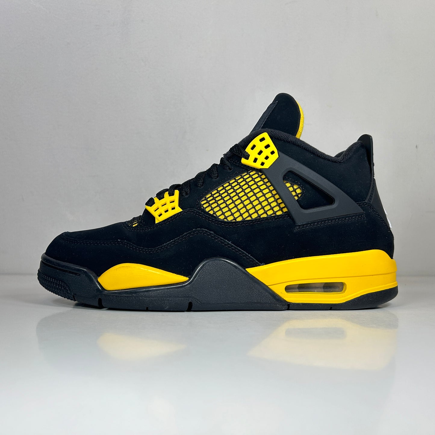DH6927 017 Jordan 4 Retro Thunder [USED] - 9.5 M (VNDS)