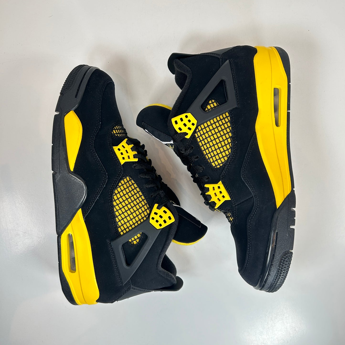 DH6927 017 Jordan 4 Retro Thunder [USED] - 9.5 M (VNDS)