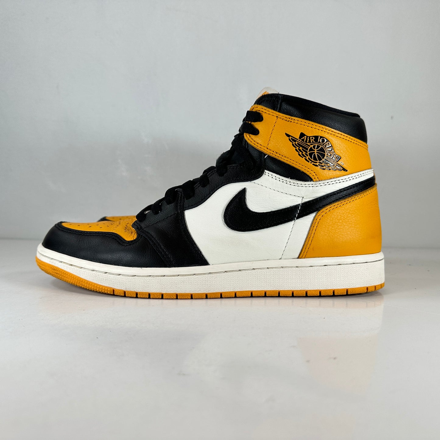 555088 711 Jordan 1 Retro High OG Yellow Toe [USED] - 9.5 M (Used) (No Box)