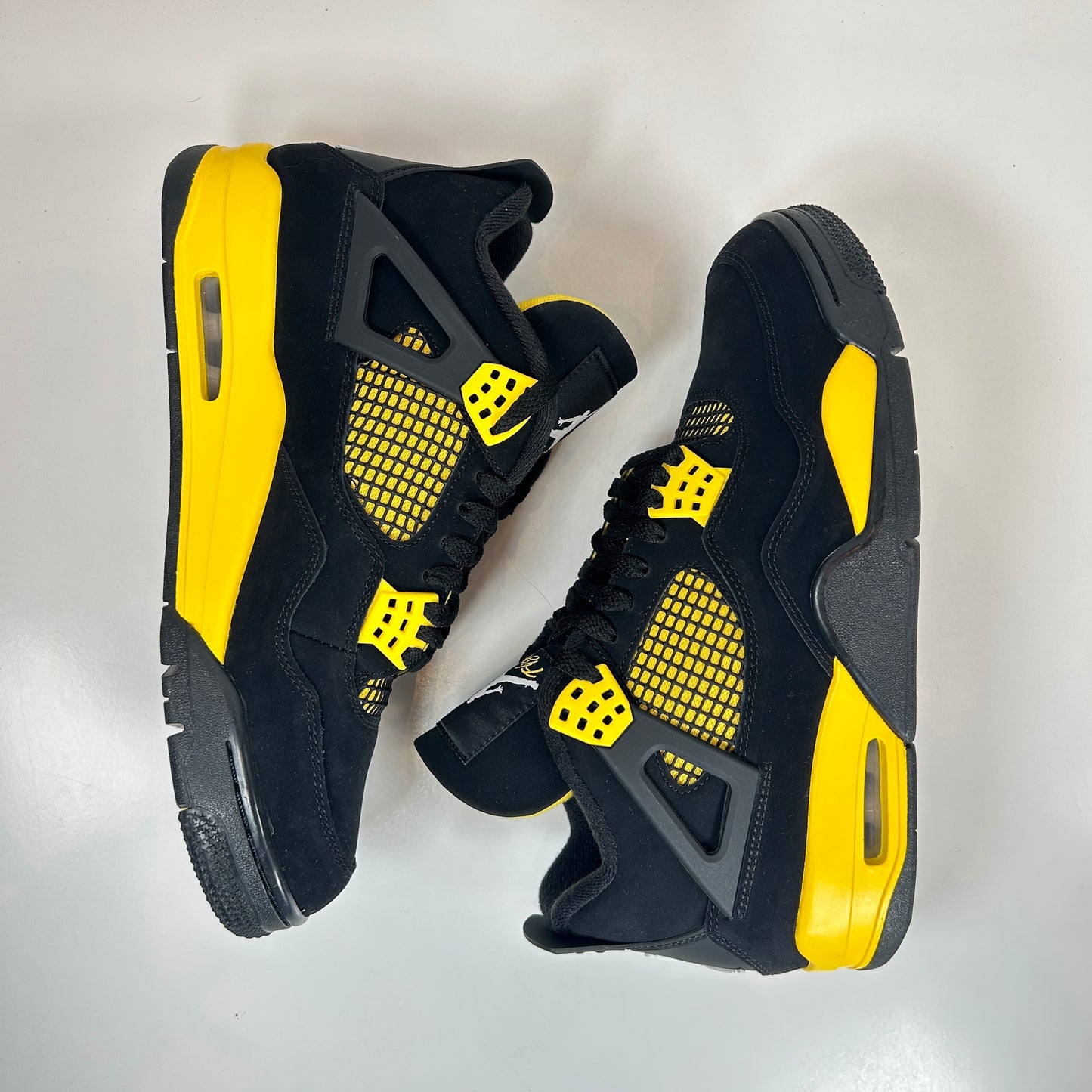 DH6927 017 Jordan 4 Retro Thunder [USED] - 9.5 M (VNDS)