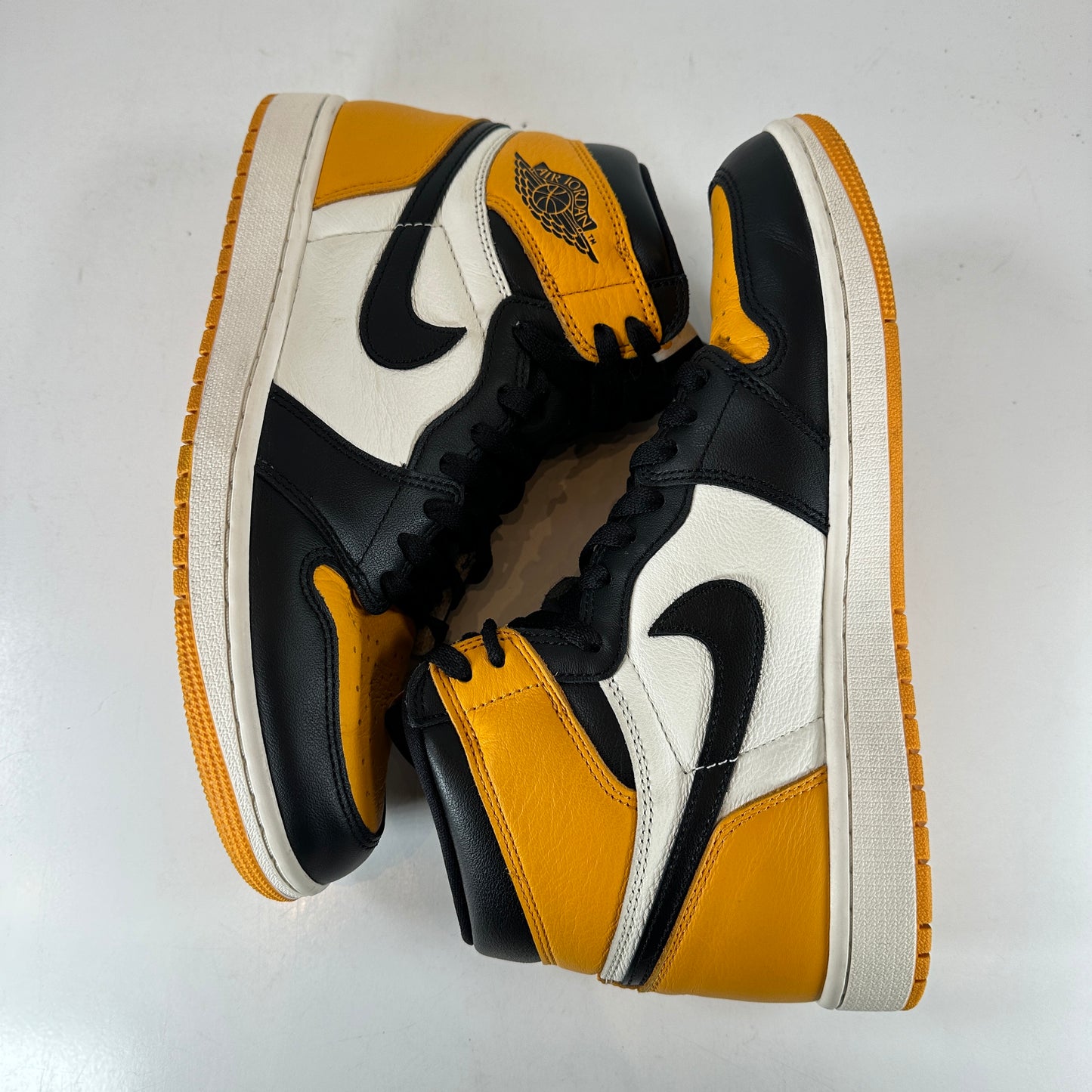 555088 711 Jordan 1 Retro High OG Yellow Toe [USED] - 9.5 M (Used) (No Box)