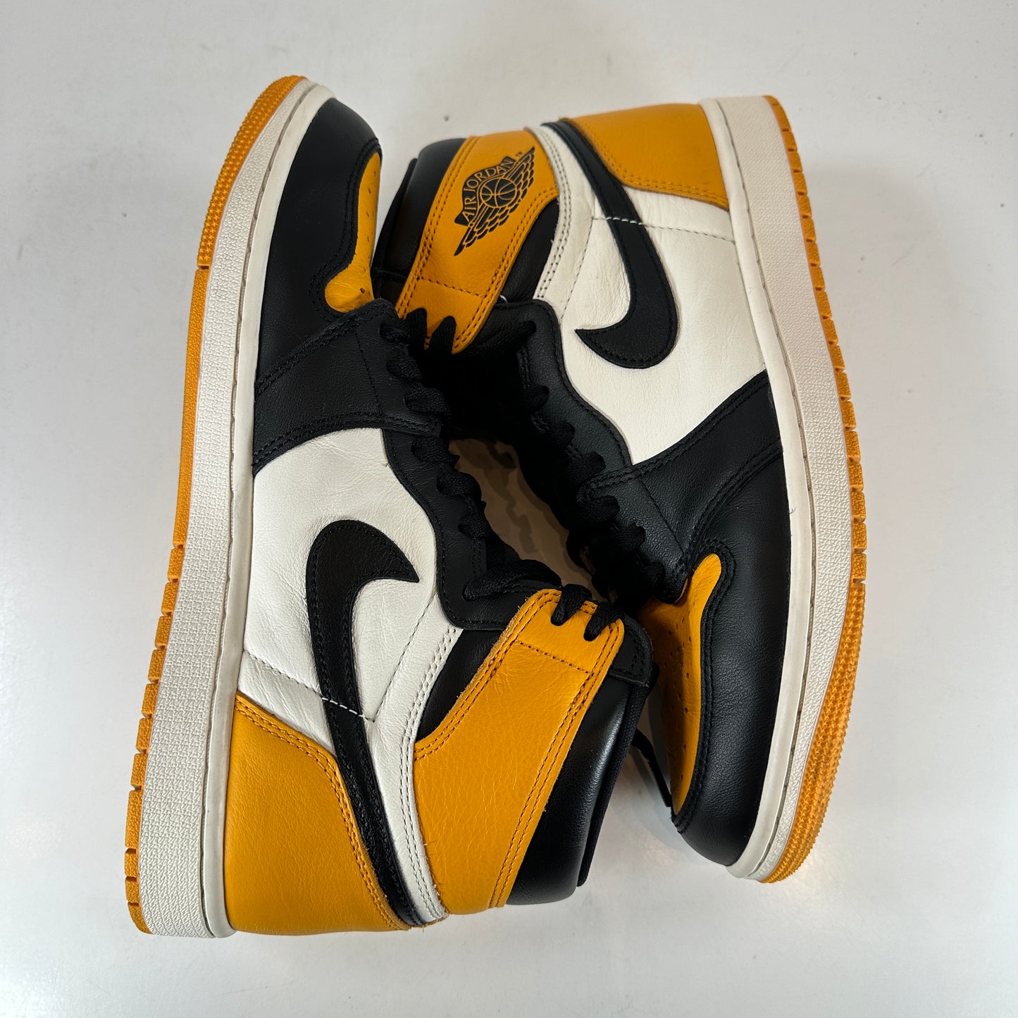 555088 711 Jordan 1 Retro High OG Yellow Toe [USED] - 9.5 M (Used) (No Box)